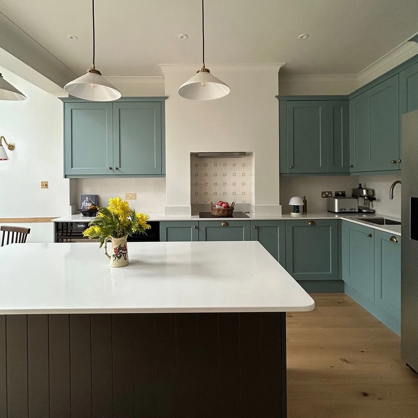 Classic kitchen in duck egg with off-black island from a recent project in SW20.
Swipe to see the space before its refurbishment&hellip;
Design and sourcing @catrinfentondesign
-
-
-
-
-
-
-
-
-
#interiordesign #kitchendesign #kitchendecor #londonint