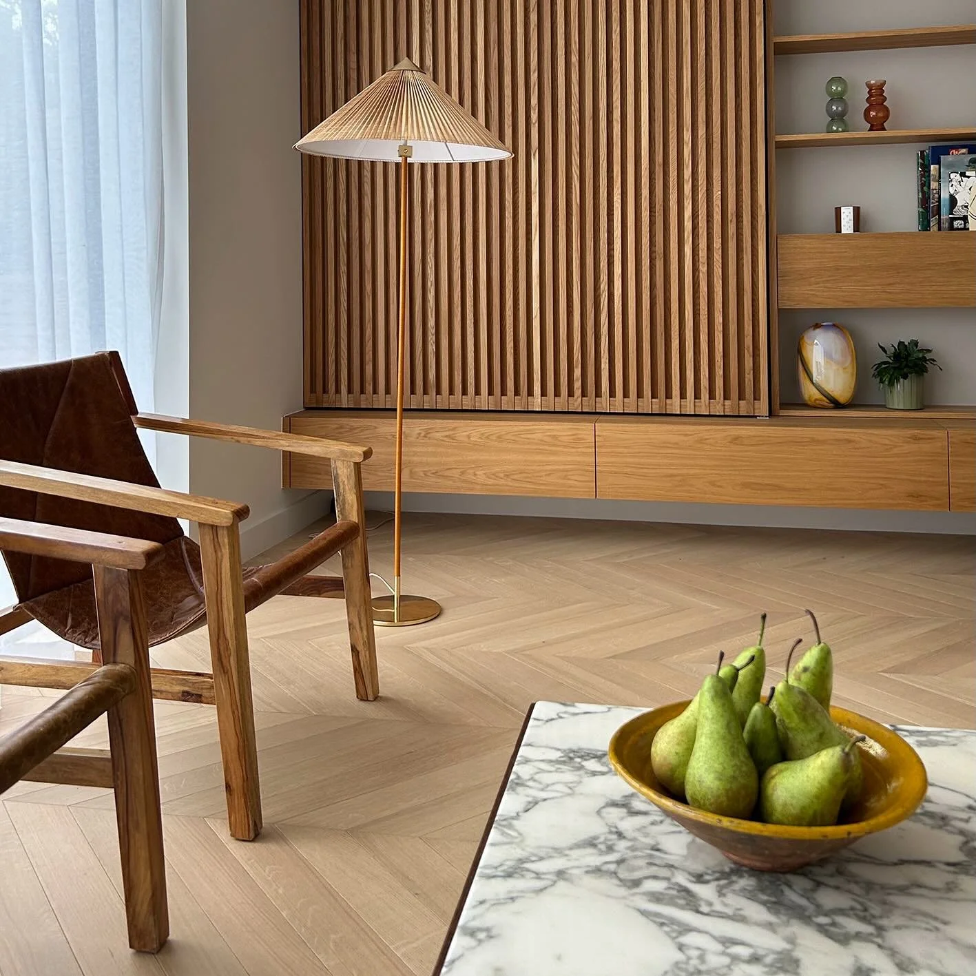 Midweek musings, looking back at some favourite examples of bespoke cabinetry from previous projects: 

- Floating living room cabinetry with slatted sliding mechanism 

- Traditional book shelving and cabinetry with lighting

- Compact, half landing