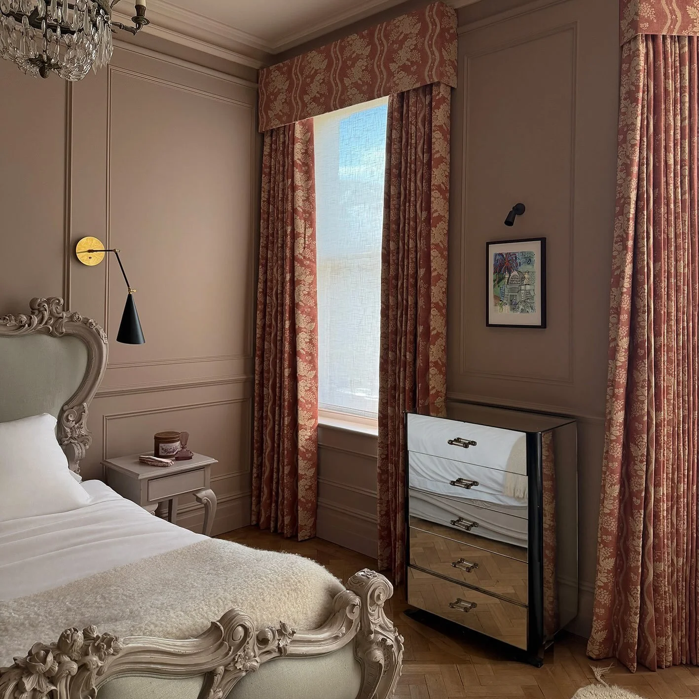 Just finished this luxurious bedroom make over.
New colours, lighting and curtains to create a fresh but elegant blend with existing antique pieces and new, contemporary accents.
-
-
-
-
-
-
-
-
-
-
-
#colourconsultation #interiordesign #bedroominspo