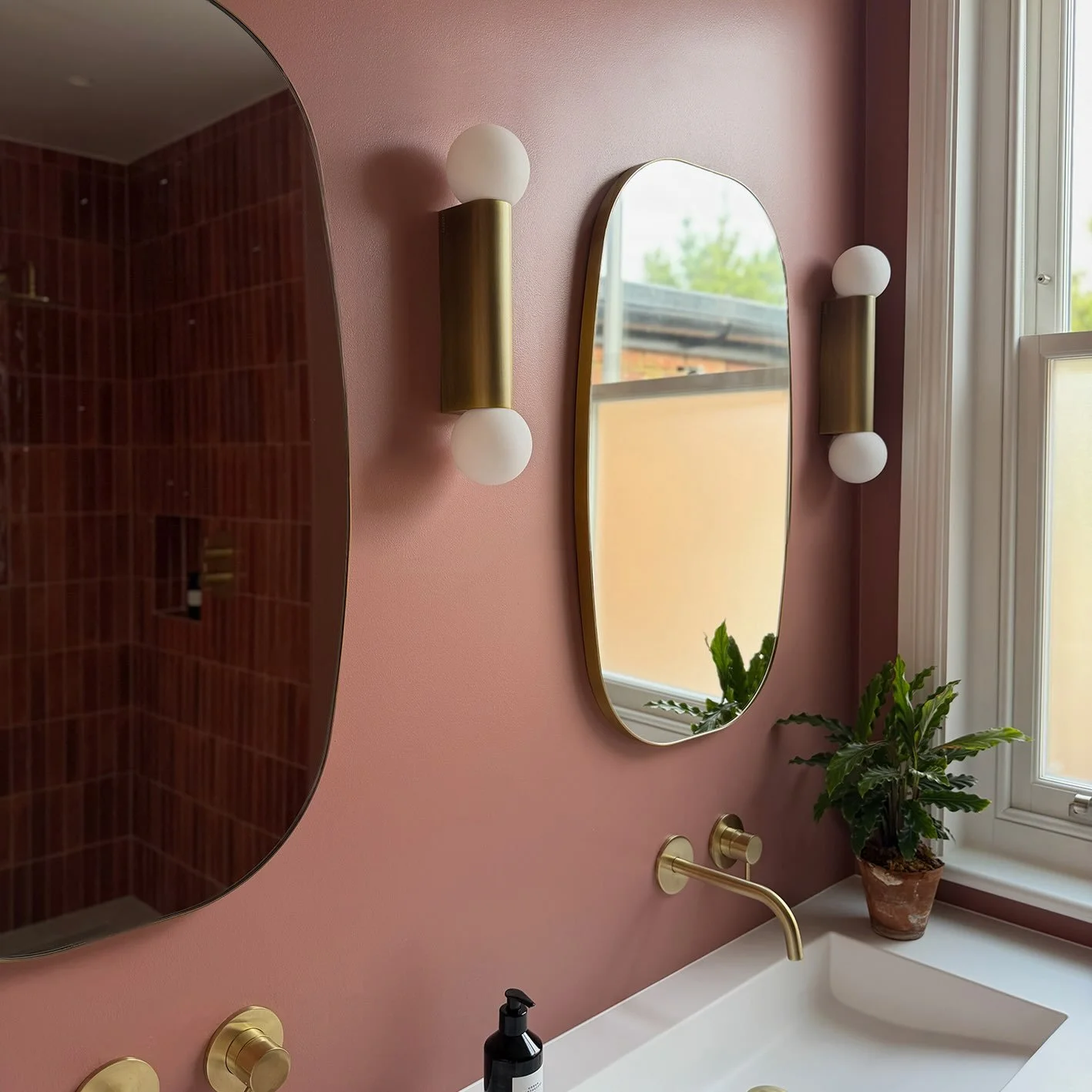 Master bathroom perspective from a wonderful recent project:
Red tiles, blush walls and modern brass fittings set a pleasing contrast to the period features of this terraced house in London&rsquo;s Queens Park neighbourhood.
-
#bathroomdesign #london