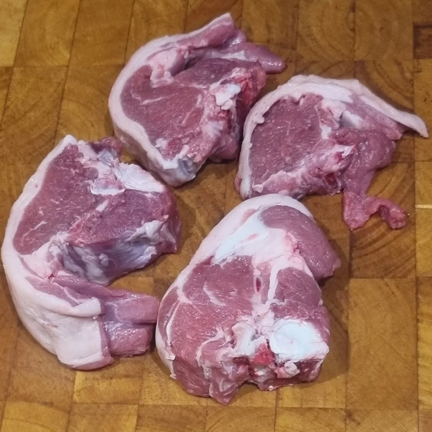 Organic chump chops. For a great weekday supper simply grill/roast with some rosemary and garlic. Quick and delicious. #lambchops #butchersofinstagram #butchers #randallsbutchers #wandsworthbridgeroad