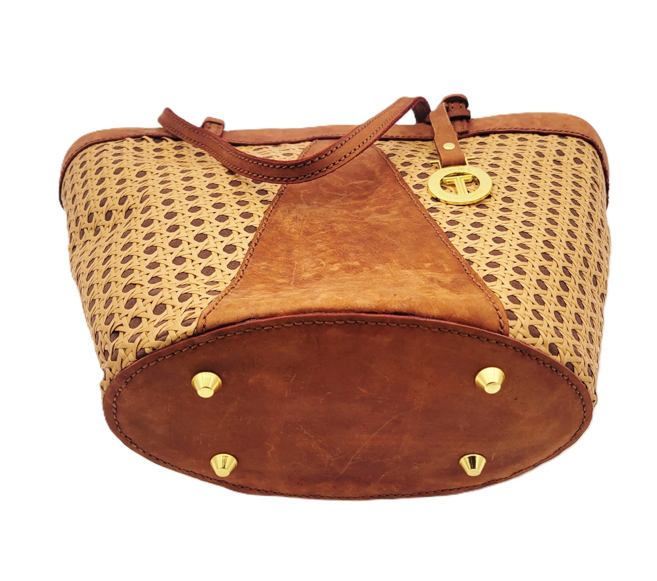 VaaPoa Luxe HB - Bottom.jpg
