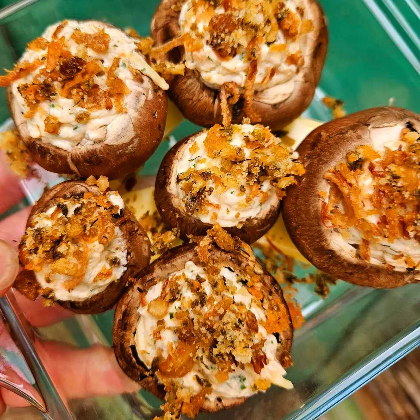 Salmon stuffed mushrooms 🤤 our special tonight!

Brown buttons stuffed with candied salmon &amp; cream cheese dip, with dill, capers, fried shallots, and lashings of butter!

These saucy little morsels are flying out the door for just $14 so come an