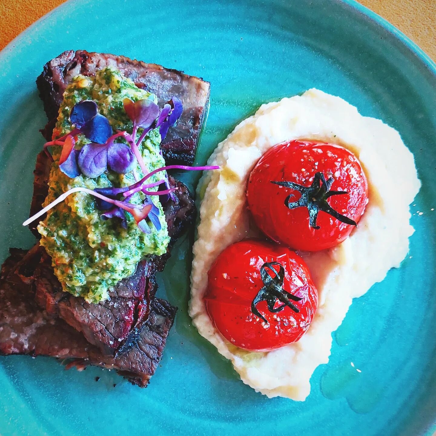 We've got a new, very moreish, brisket dish on our February menu 🤩 

@saltandwoodbbq beef brisket with garlicy cauliflower mash, slow roasted vine tomatoes, chimichurri, and coriander oil.

Come and check it out, along with a few other new goodies s