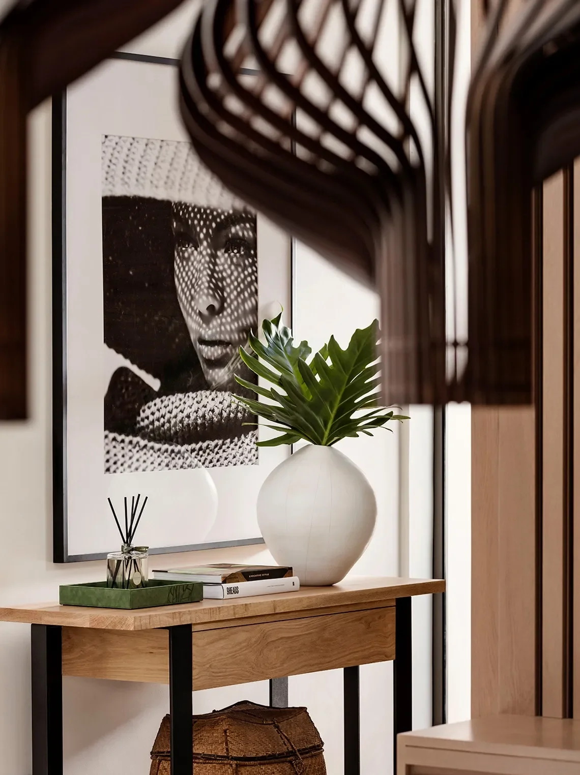 oolsg-private-homes-villa-living-room-detail-portrait.webp
