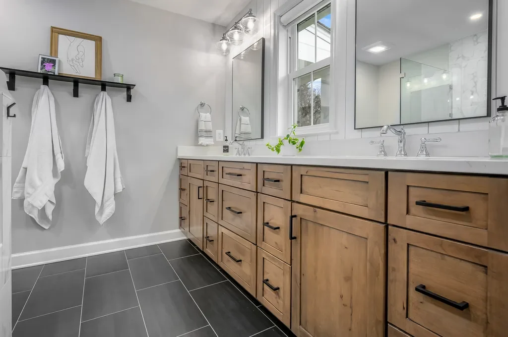Brooks_Bathroom-2.webp