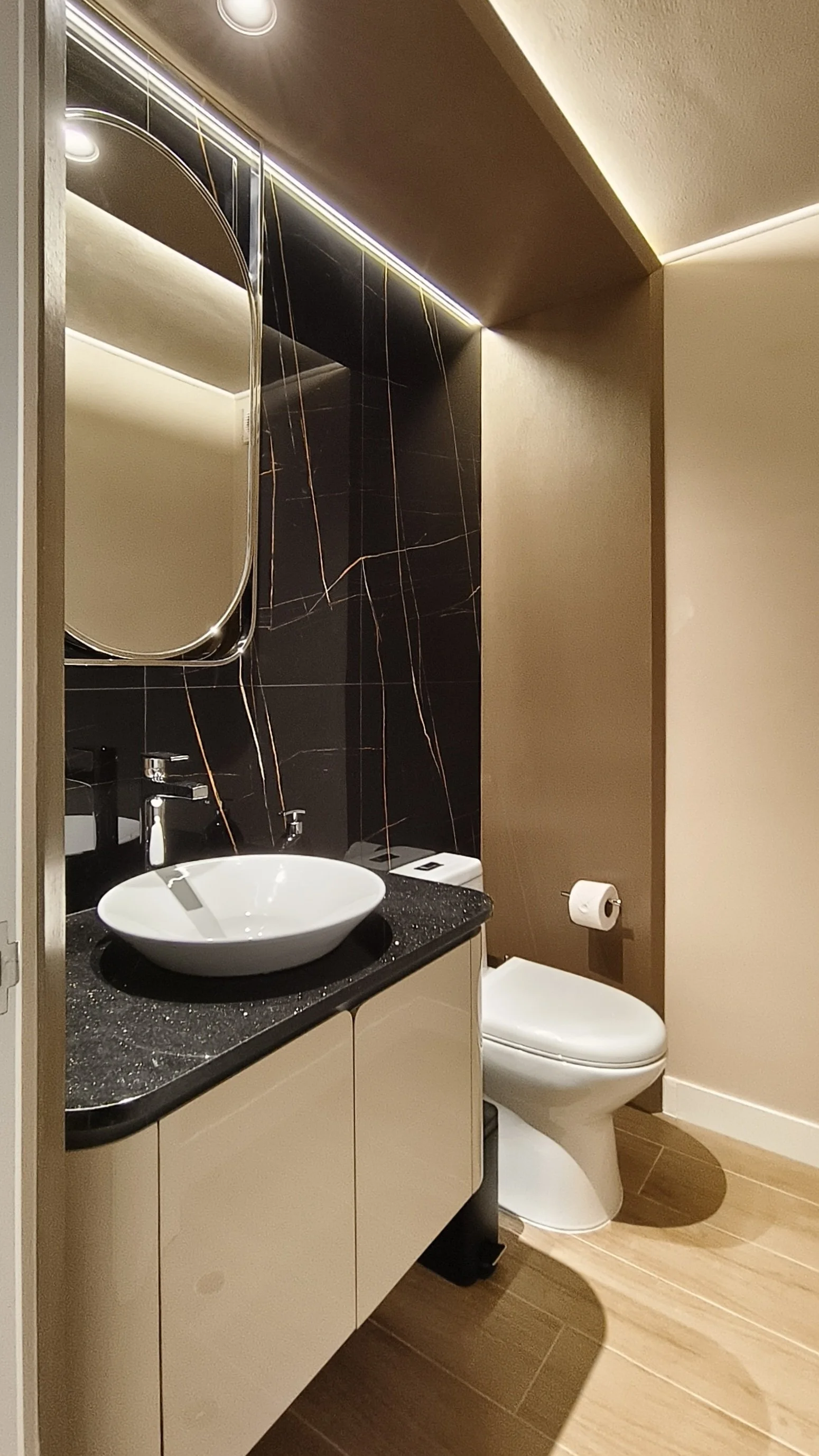 2. Baño visita.jpg
