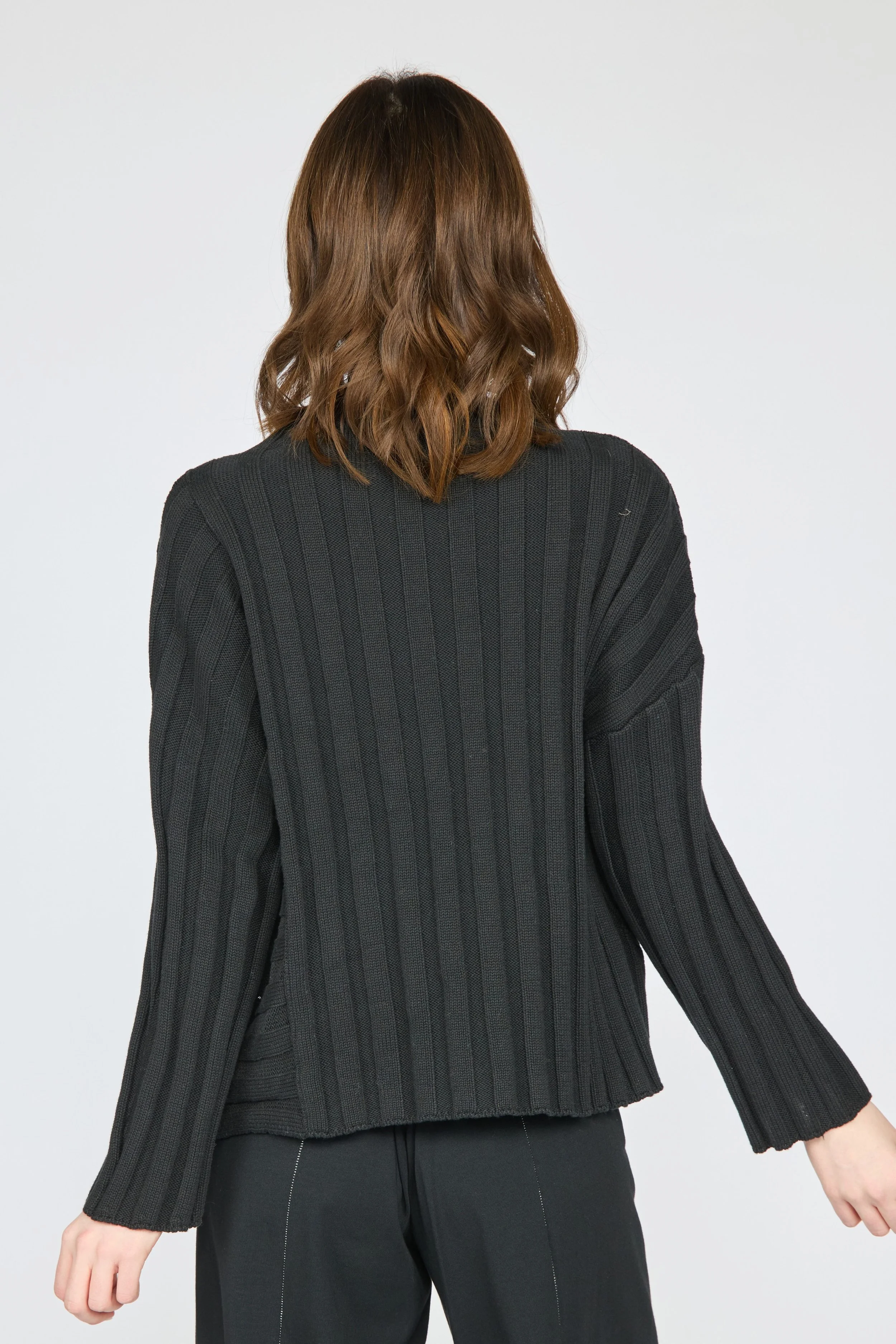 920701_Black_2.jpg
