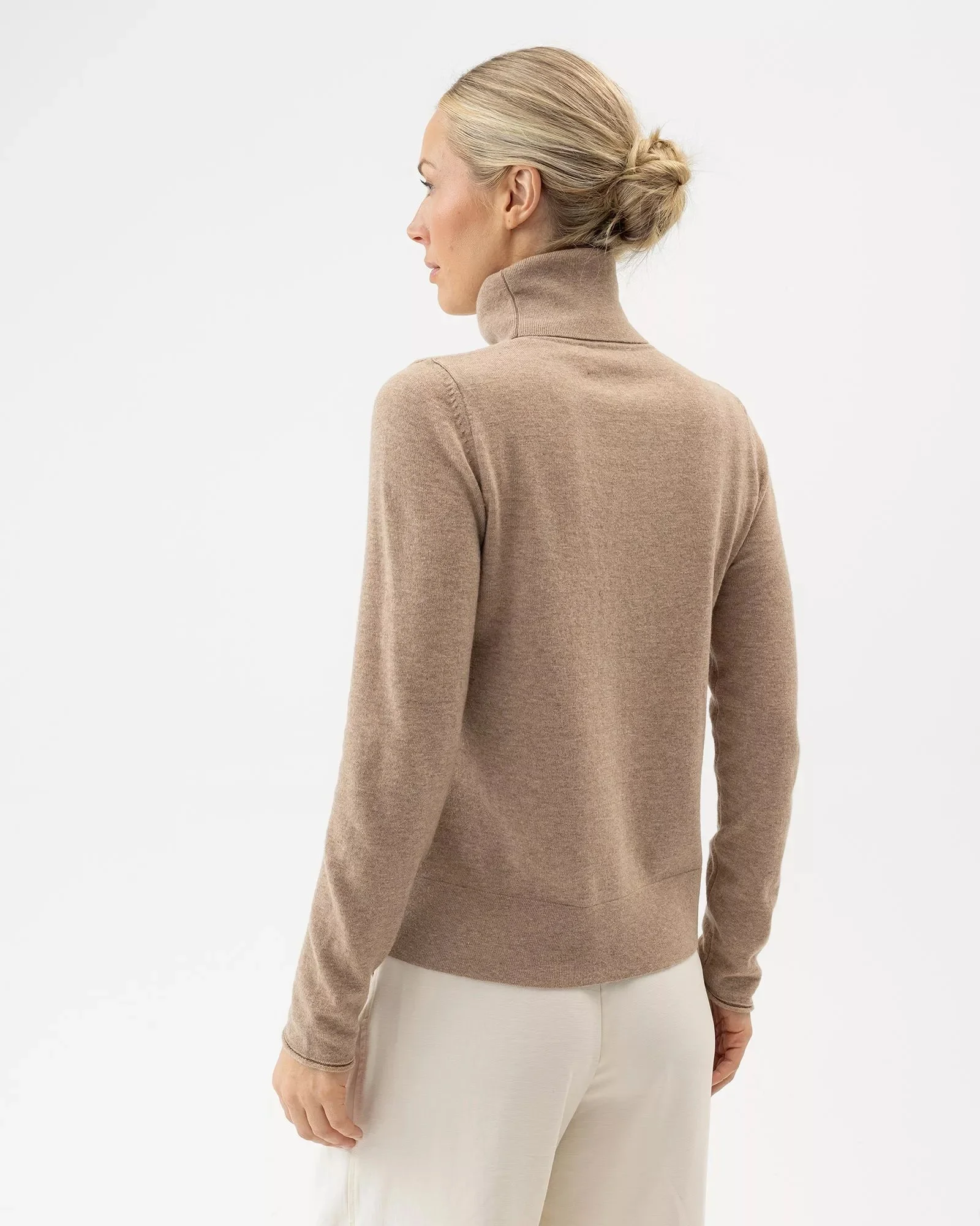Holebrook_Renata-Turtle-Neck_A62413_740_2.jpeg