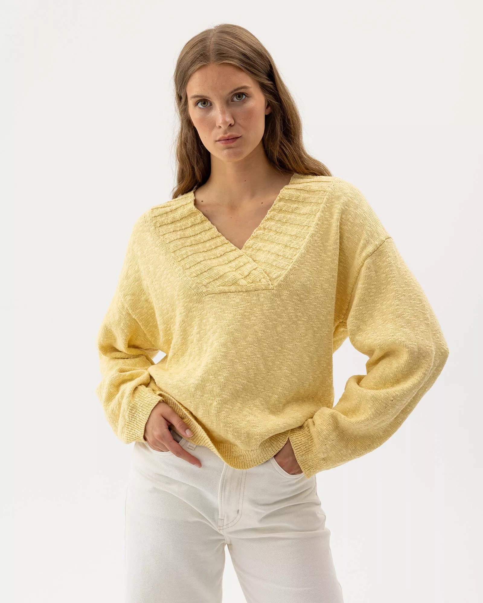 Juni V-Neck Sweater