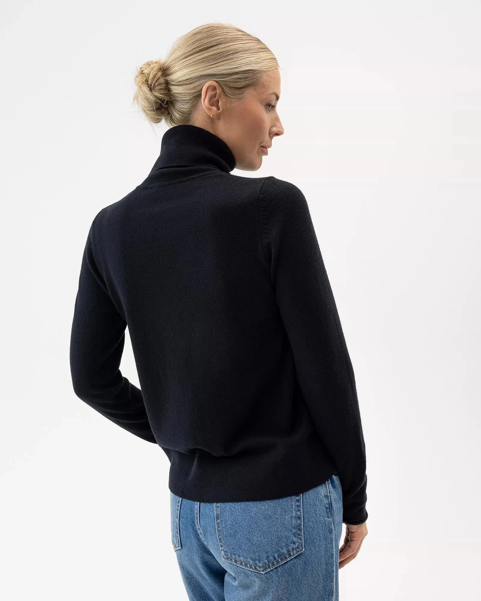 Holebrook_Renata-Turtle-Neck_A62413_999_2.jpeg