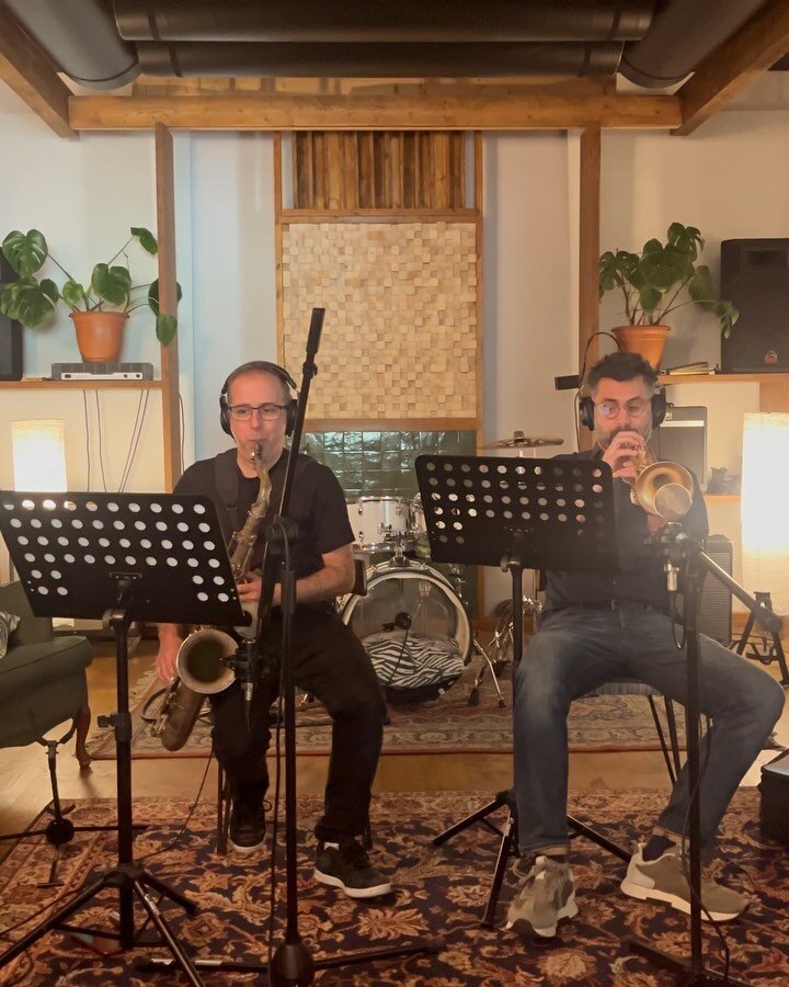 Gracias @eduardointrocaso y @guillermocalliero! 

#brass #sax #trumpet #recordingstudio #studio