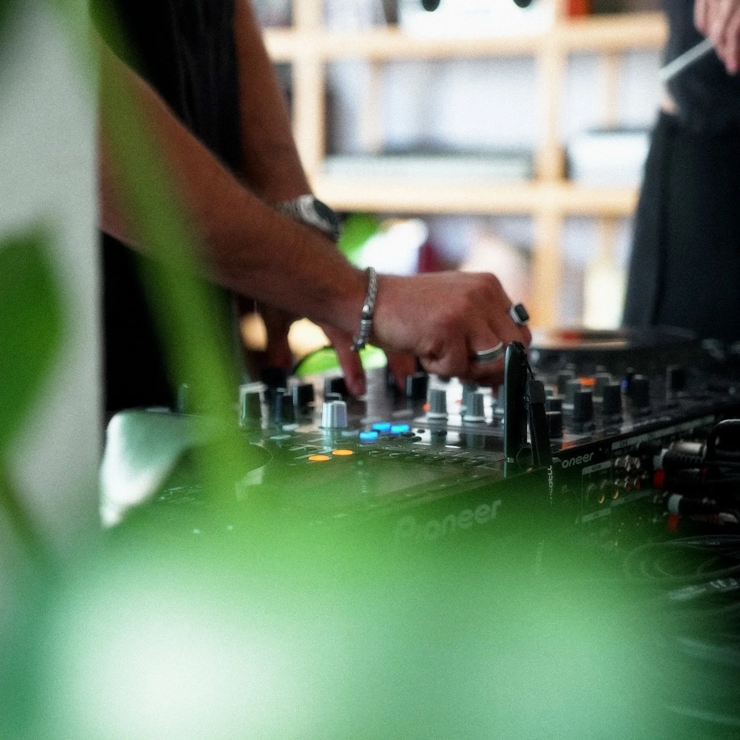 This Tuesday we hosted the Music Tech Hub Summer Party at our studio.

An evening built around connection, technology, and creativity, bringing together the community to share space and ideas.

@sounds_market were on decks, setting the tone with an a