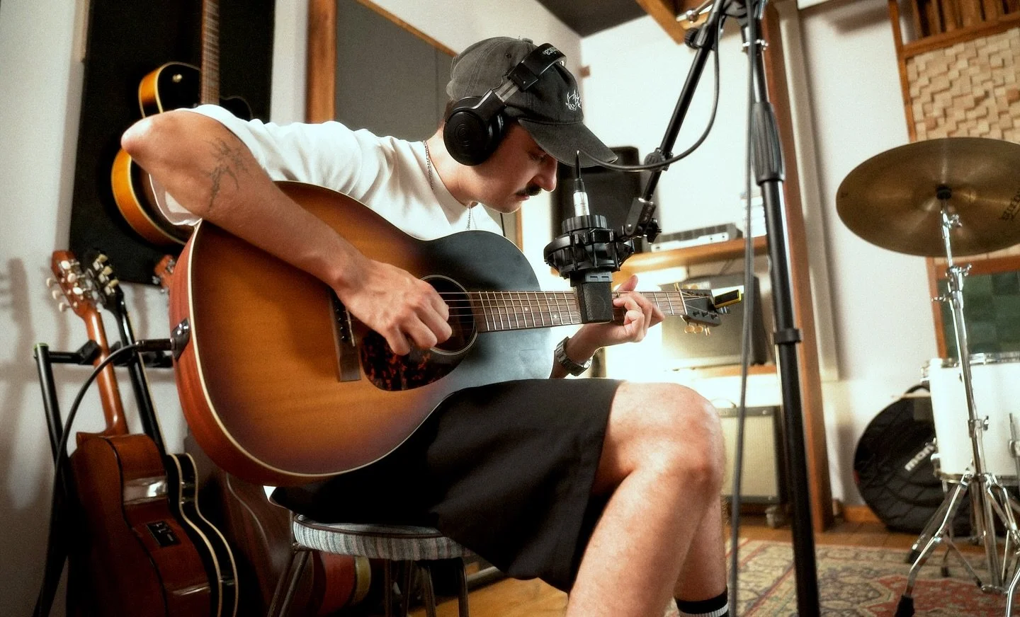 September is finally here and @mikes.ink and @fuster.ferrer of @tatuaje pulled up to our studio for an intimate recording session, laying down acoustic guitars and vocals with @ruvenruven_ in our Live Room.

Swipe through to catch a glimpse.

⸻

Sept