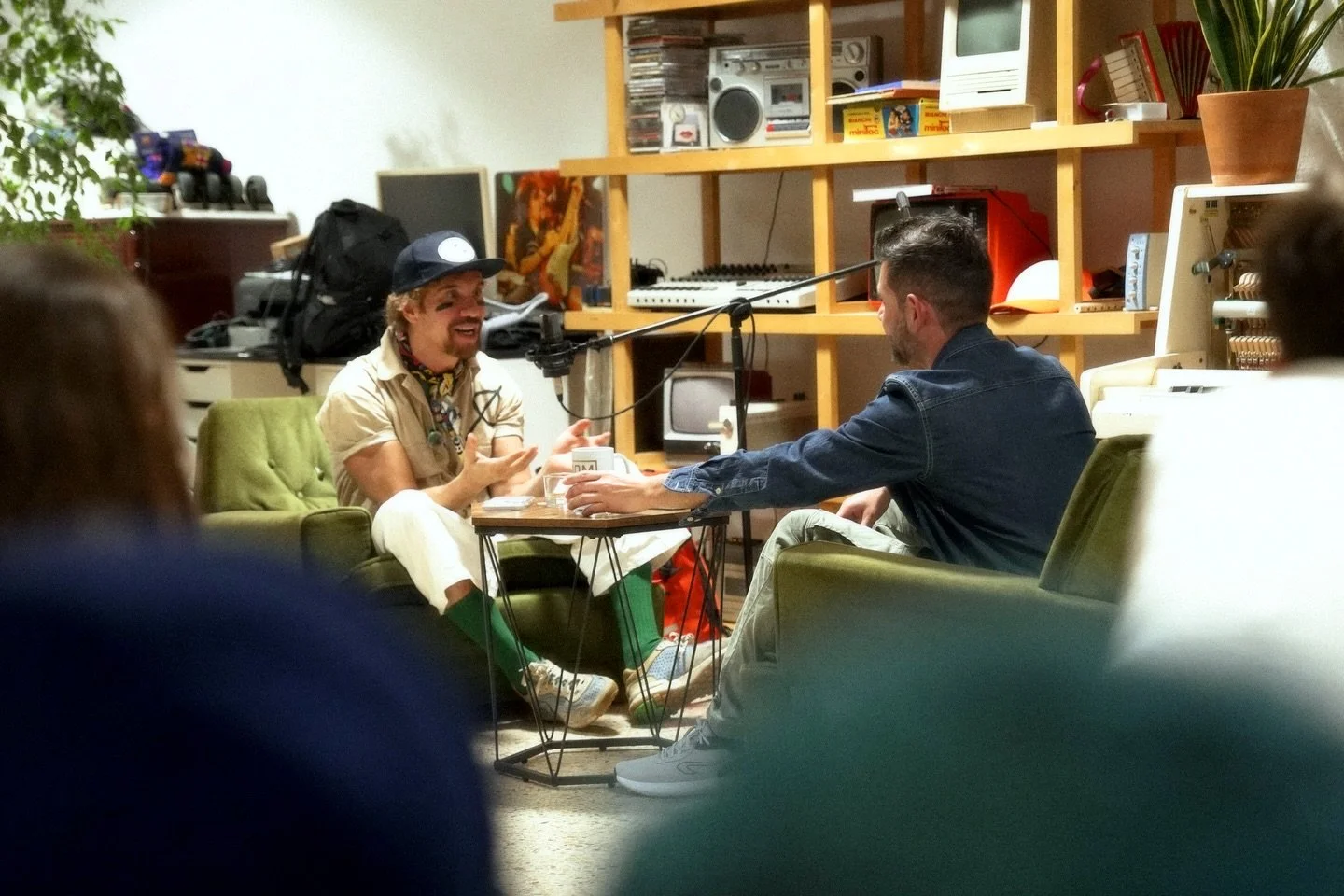 We recently welcomed @dani_macaco to our space to take part in the recording of a brand-new chapter of the podcast @periodismocontexto.

We had a lot of fun listening to a conversation about Macaco&rsquo;s creative process, diving into his ideas and 