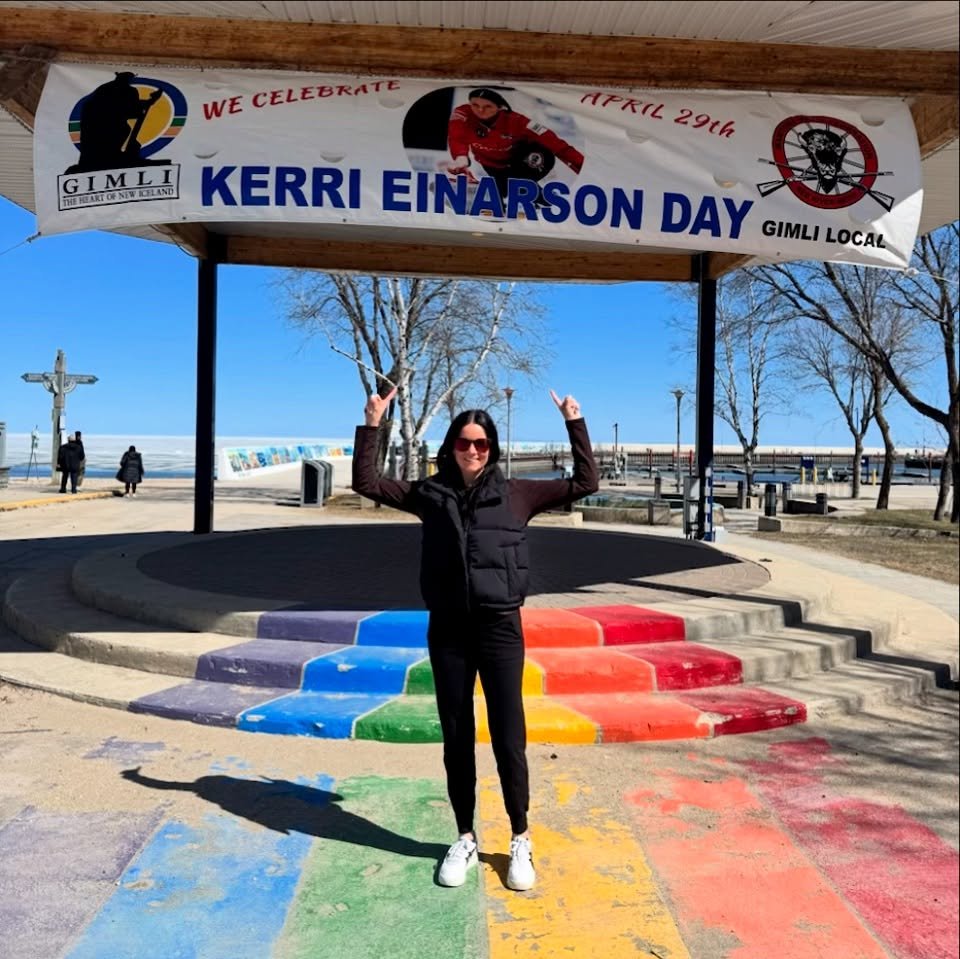 Happy Kerri Einarson Day! 🎉🎊
In 2022, the Rural Municipality of Gimli declared April 29th the official day of Kerri! Every year, a banner is put up at Gimli Harbour Stage to celebrate all of Kerri’s accomplishments 🥌👏🏻