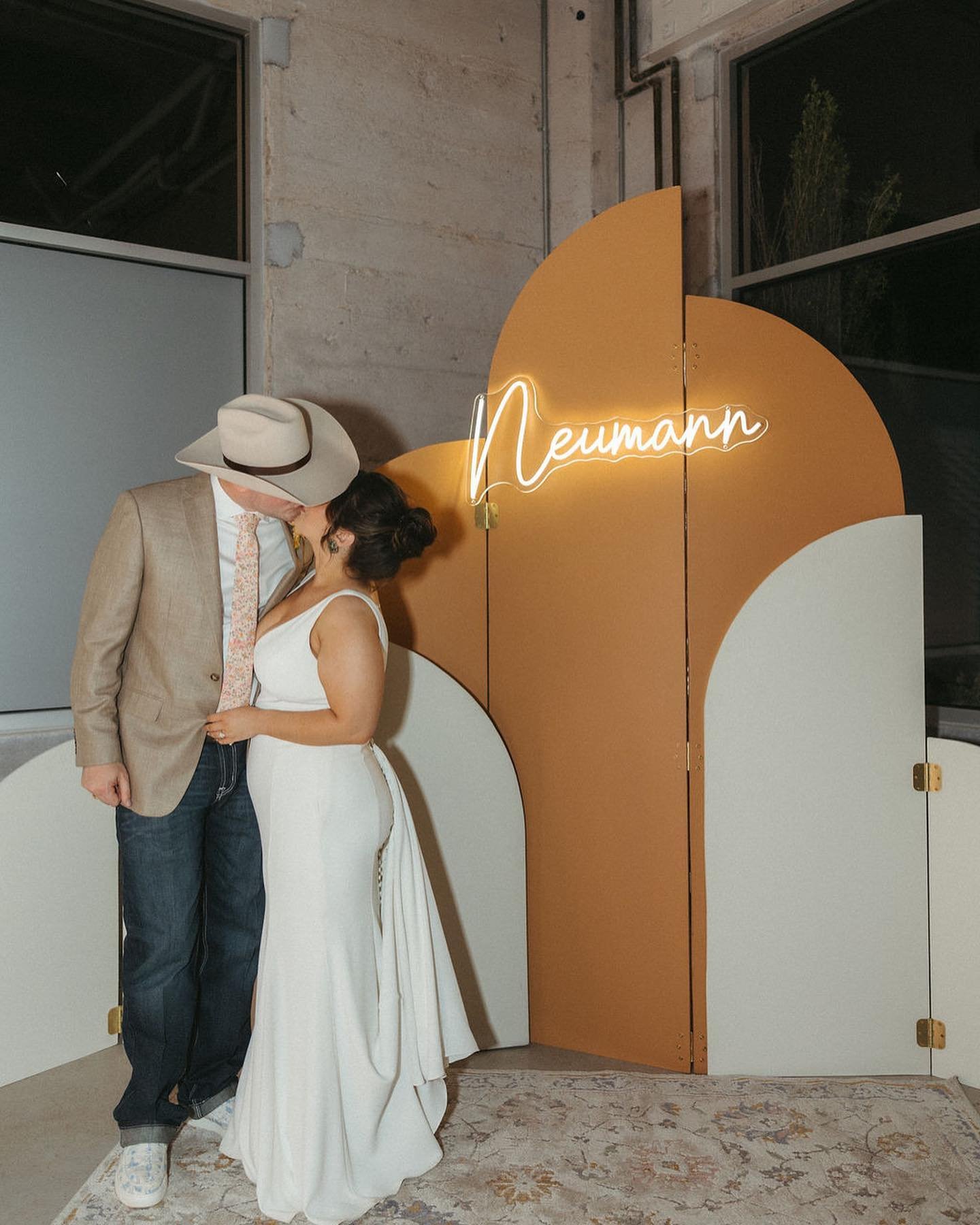 Mr. and Mrs. Neumann!!!

Lauren was one of our very first friends in the industry and we were SO incredibly honored to be on the vendor team to bring Lauren and Conner&rsquo;s big day to life!

Congratulations to this gorgeous couple 💖

Rentals pict