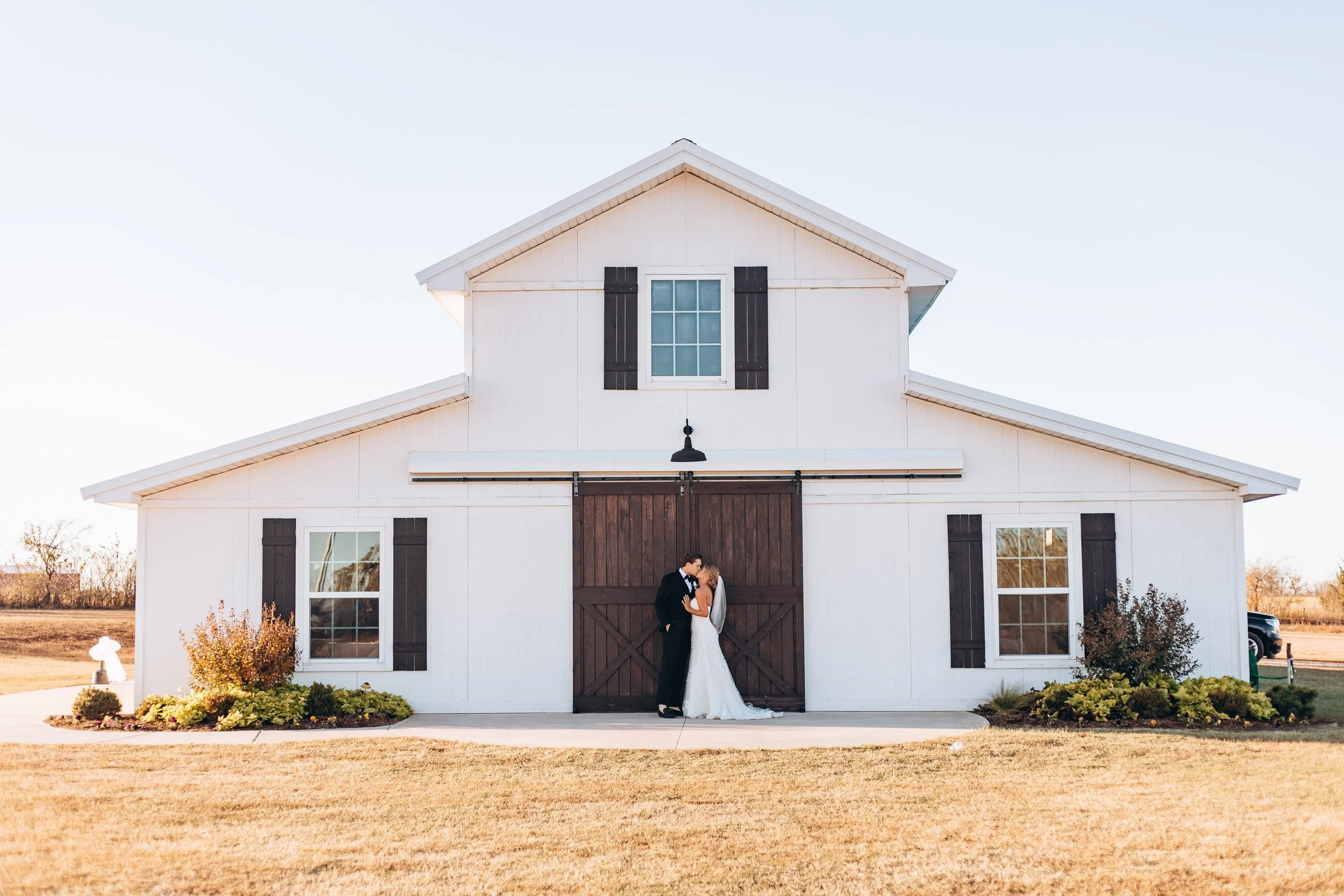 Huckleberry Hill Barn | Luxury Oklahoma Barn Wedding Venue