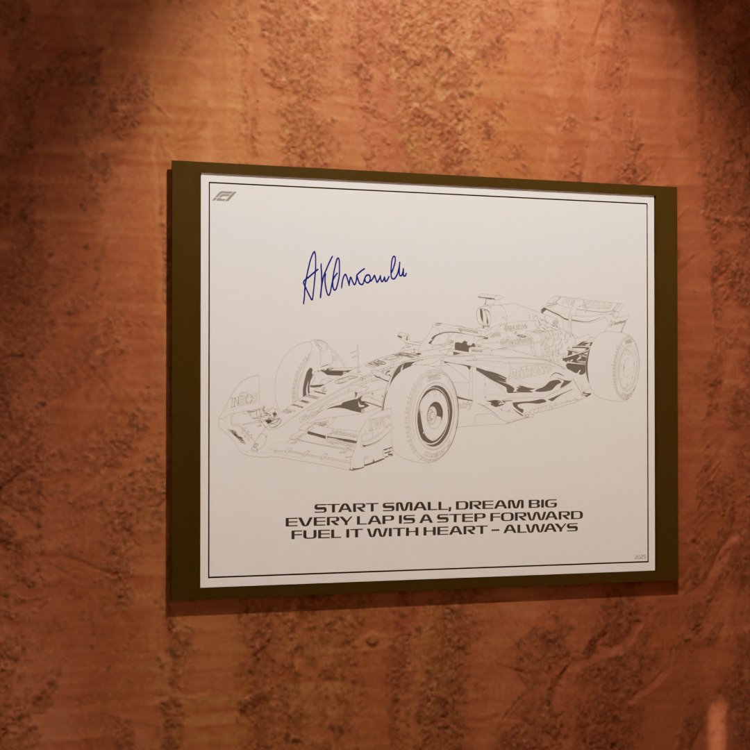 Mercedes_W16_Kimi_Antonelli_12_2025_03.jpg