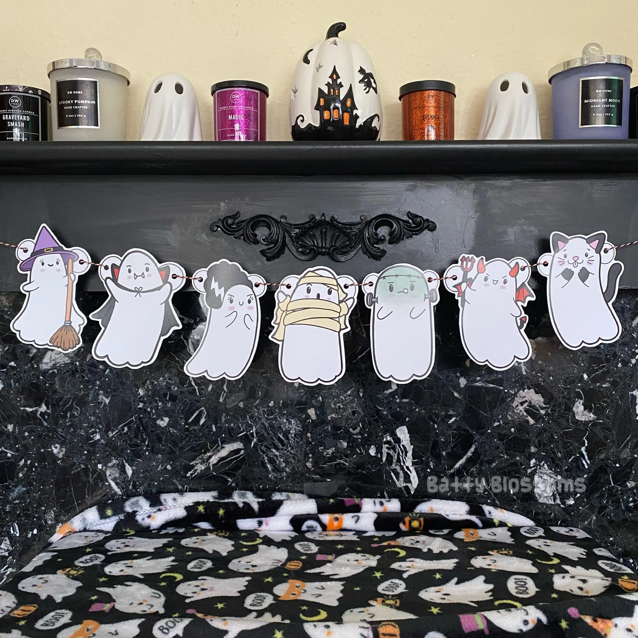Ghost Halloween Garland Decoration (Batty Blossoms 2022)
