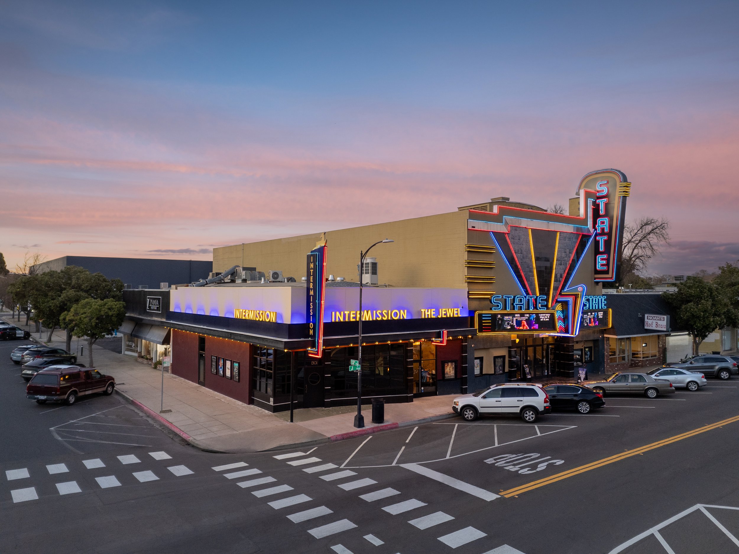 Twilight photography of Modesto State Theatre