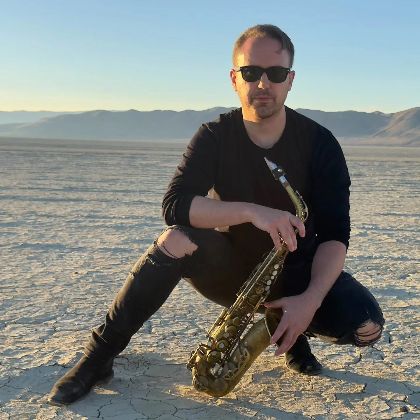 Last week I flew out to the Black Rock Desert in Nevada to take pictures. Here are some of my favorite, unedited shots. This is not AI. This is a real place, and it's amazing! 🏜 📷 🔥 🎷 
#blackrockdesert #gerlach #photoshoot #sax #saxplayer