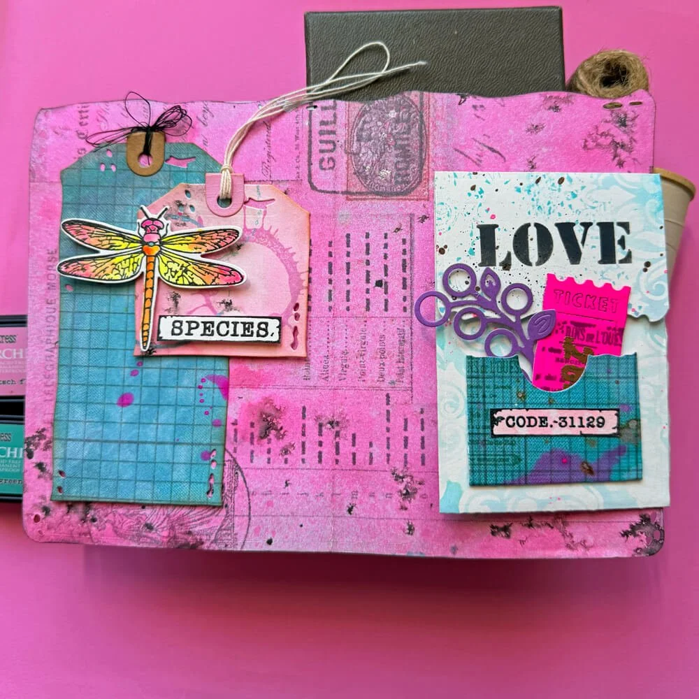 Marije off the edge pocket middle page total square .jpg