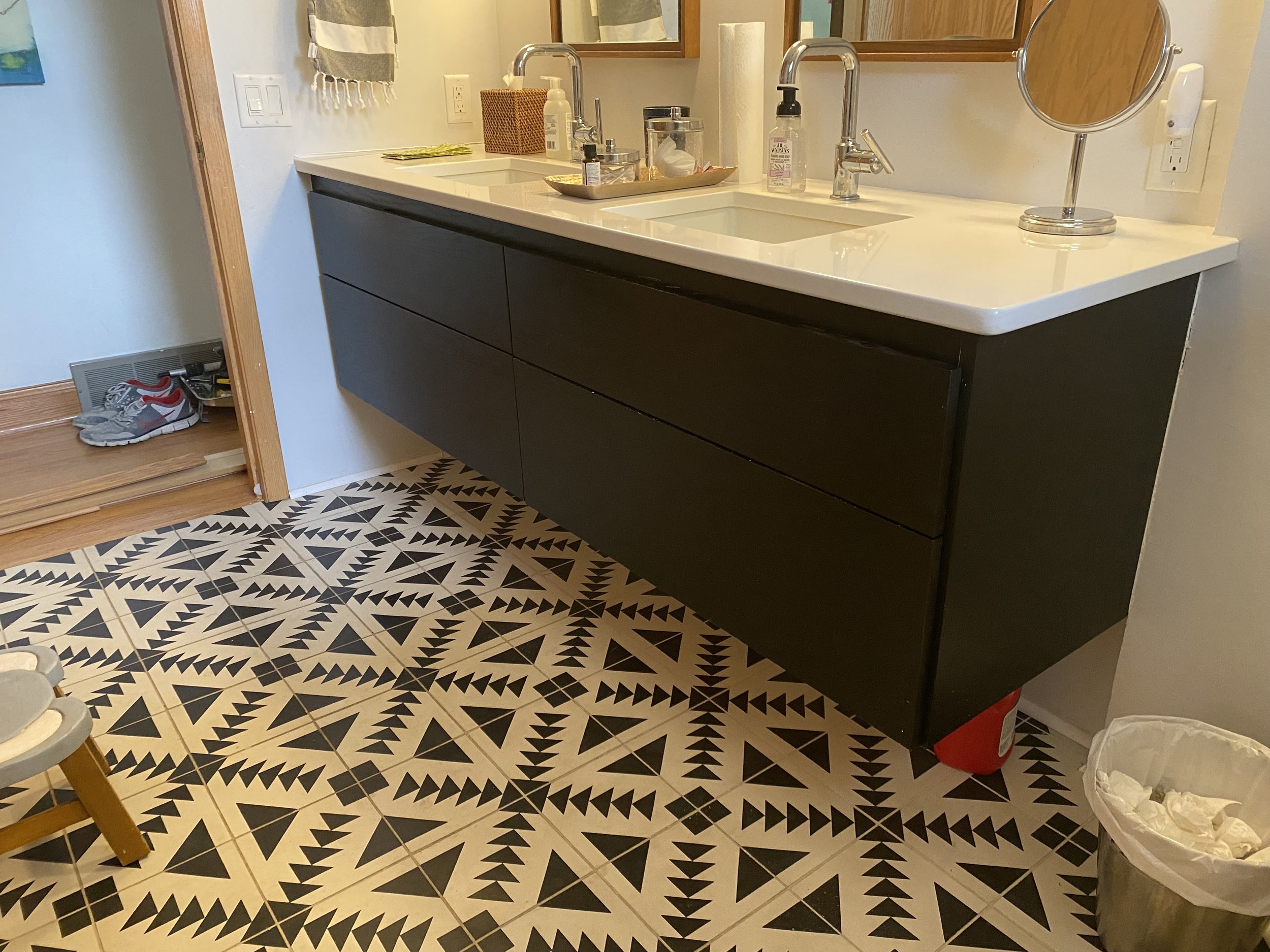 Modern black and white bathroom with patterned floor