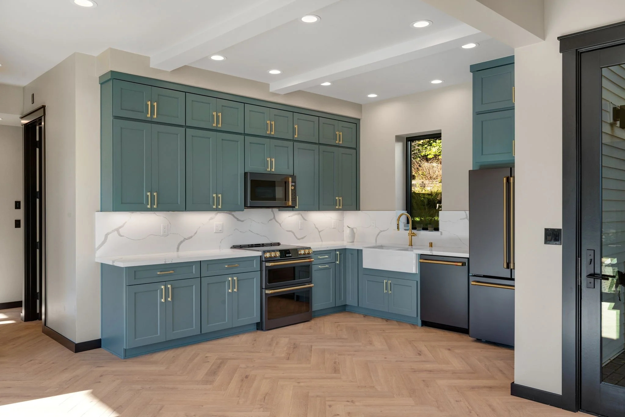 Brightsky-Arboretum-kitchen 03-low.jpg
