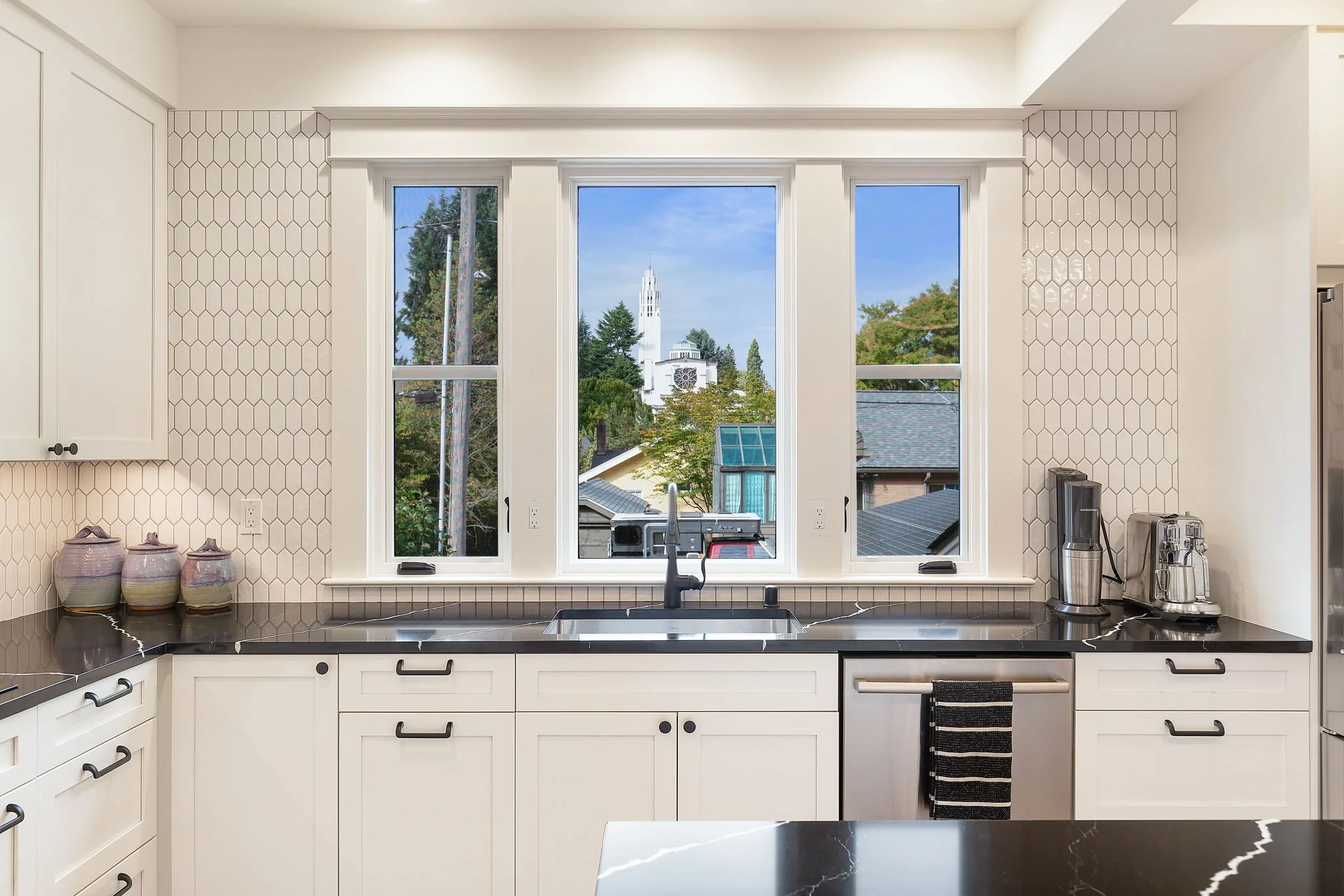 Brightsky-21st-kitchen 03-low.jpg