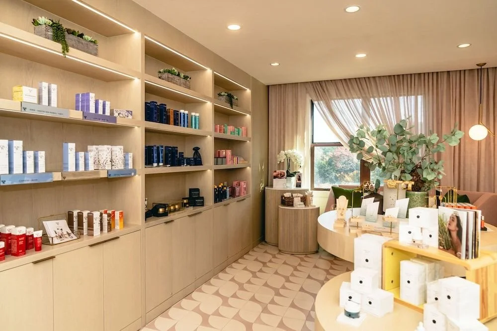 Custom built-ins for this hotel spa retail area, crafted to elevate the guest experience!
.
.
.
#HospitalityDesign #CustomMillwork #RetailDesign #SpaInteriors #CustomCabinetry #HospitalityInteriors #CommercialInteriors #SpaDesign