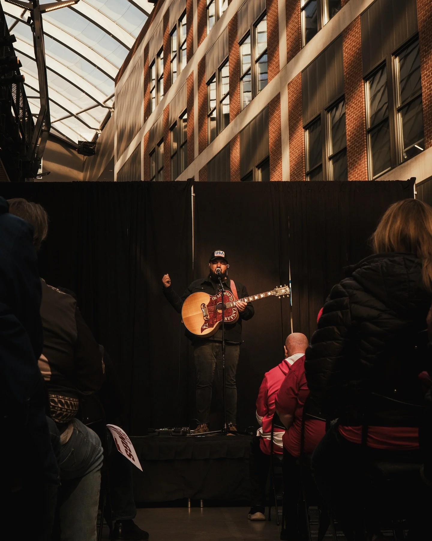 @detroitredwings Faith Day&hellip; what a moment.
Honored to lift up Jesus in my city at Little Caesars Arena. Detroit, I love you.