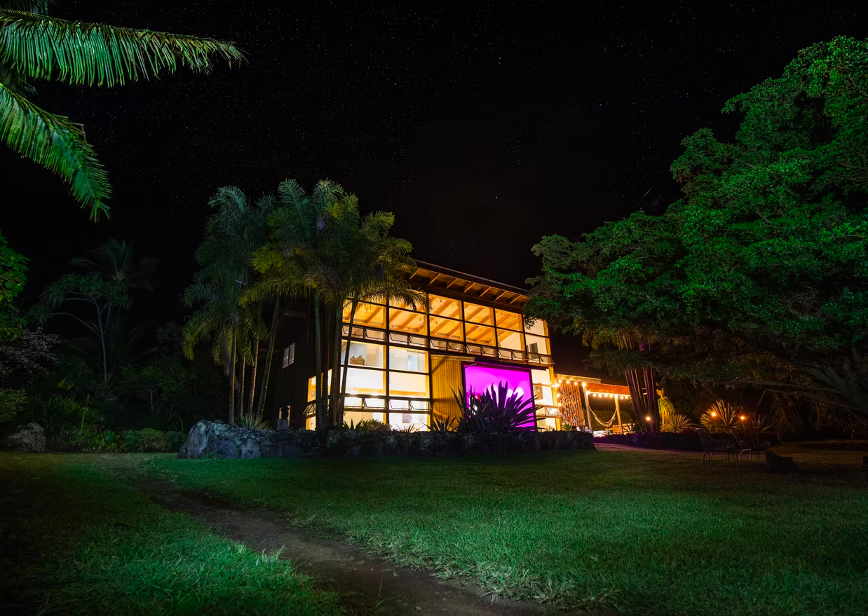 Hawaii Initiation: Main House King Bed