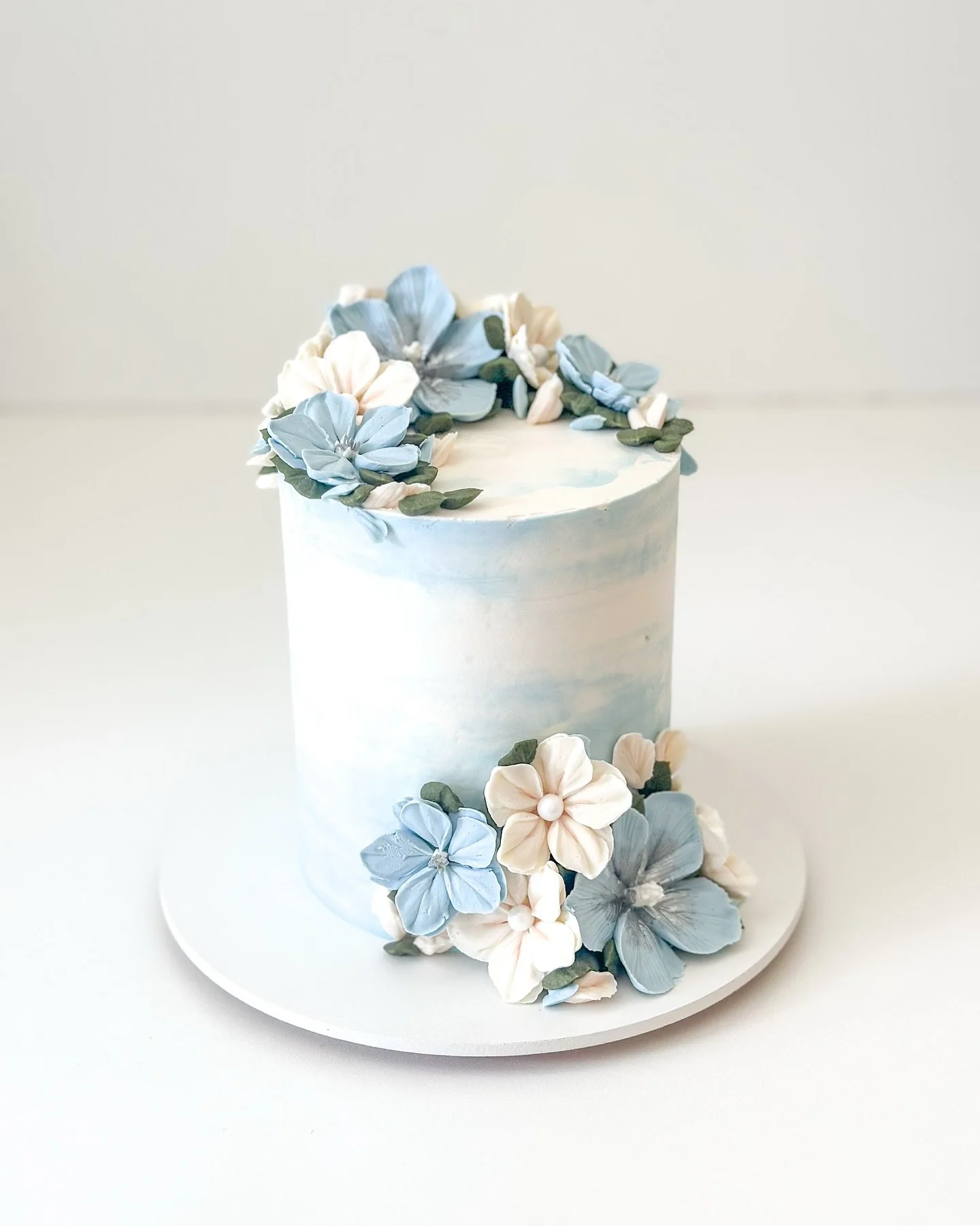 For Ebony + Patrick&rsquo;s anniversary 🩵💙🌴

Craft Flavor: Aloha Kai 

#sandiegocakes #anniversarycake #hibiscuscake #buttercreamfloralcake #buttercreamflowercake #sandiegowedding #weddingcake #connorscraftcakes