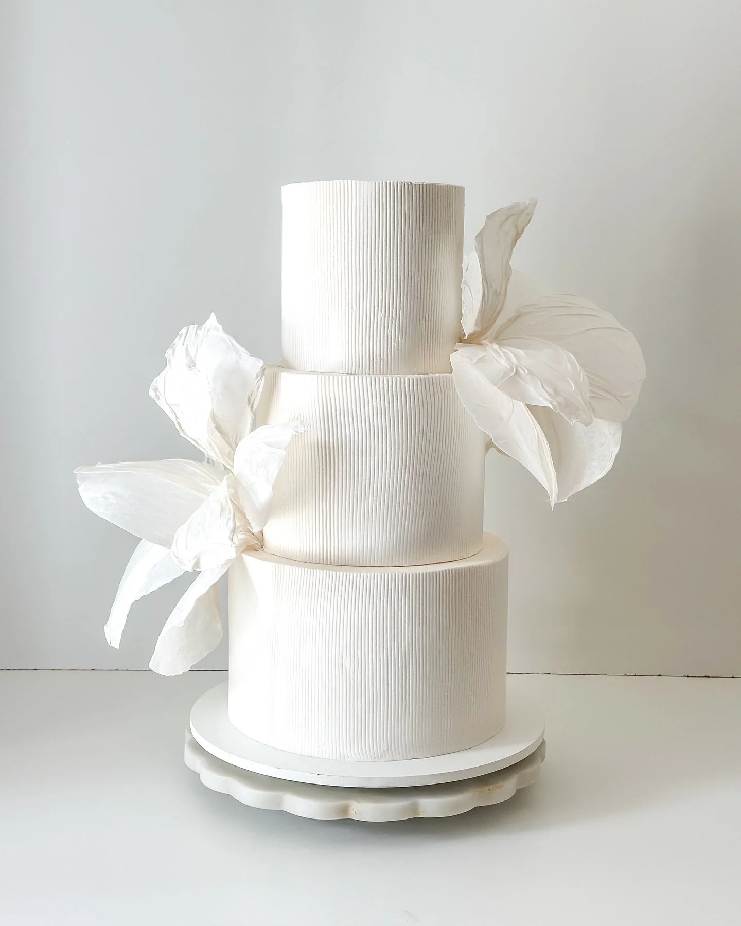 Large white abstract blossoms for Lauren + Austin 🤍

Craft Flavors: Banoffee + Raspberry White Chocolate + Black &amp; White 

#weddingcake #luxuryweddingcake #modernweddingcake #sandiegoweddingcake #sandiegowedding #socalwedding #fallbrookwedding #