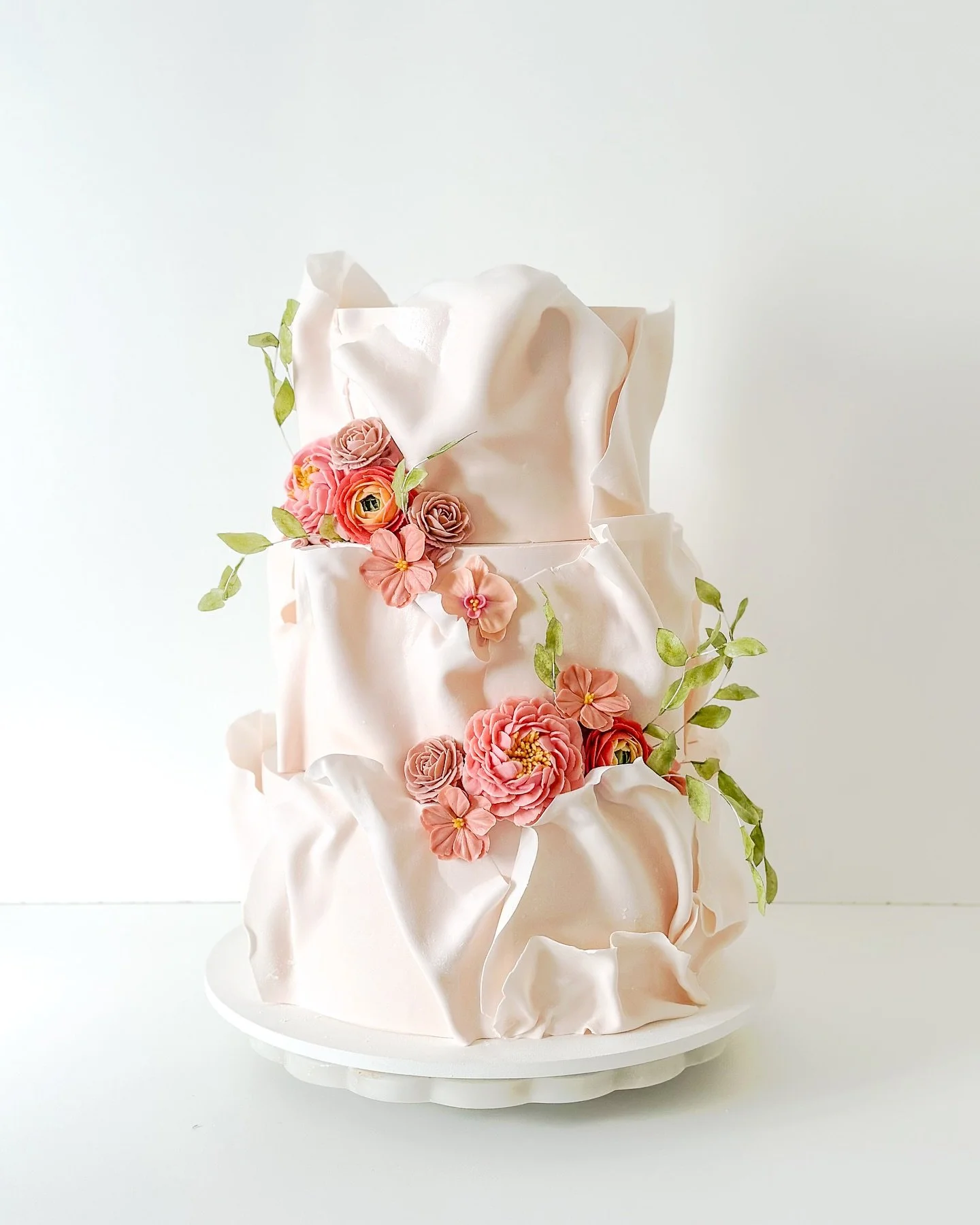 For Sireesha + Andrew 🌸

Craft Flavors: May Grey + Malted French Silk 

#sandiegowedding #weddingcake #buttercreamflowers #connorscraftcakes