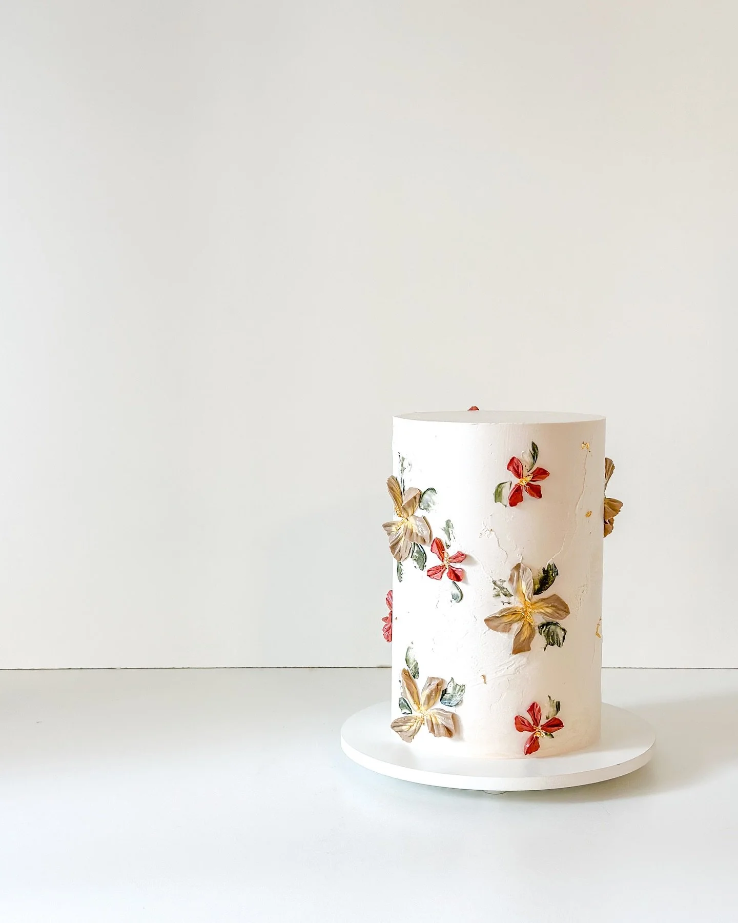 Earthen abstract florals for Sudiksha + James 🍂🌼

Craft Flavor: Aloha Kai

#weddingcake #buttercreamflowers #sandiegowedding #fallbrookwedding #connorscraftcakes