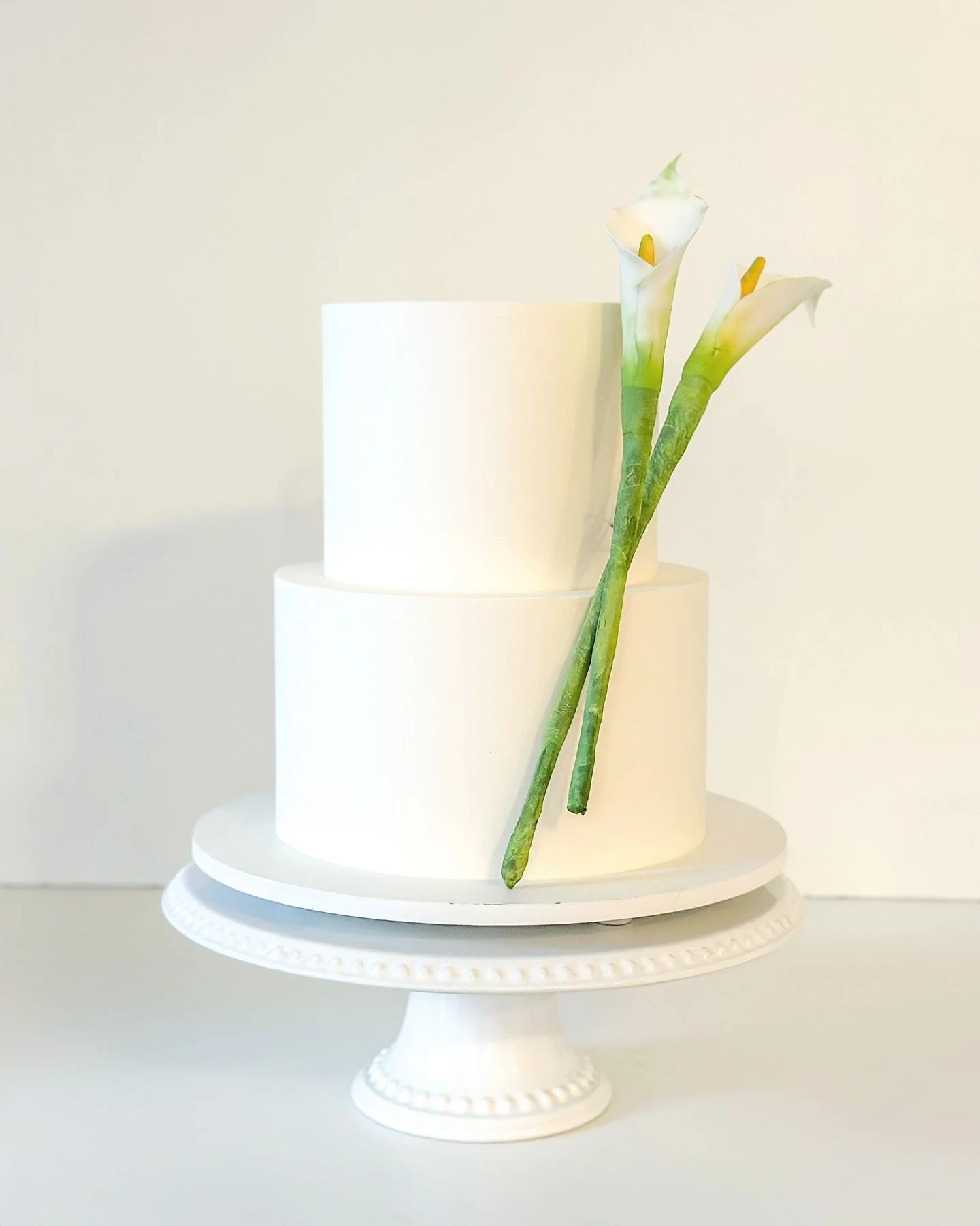 Calla Lilies for Maddy + Charlie 🤍

Craft Flavors: Brown Butter Caramel + Vanilla Bean

#sandiegowedding #coronadowedding #weddingcake #connorscraftcakes