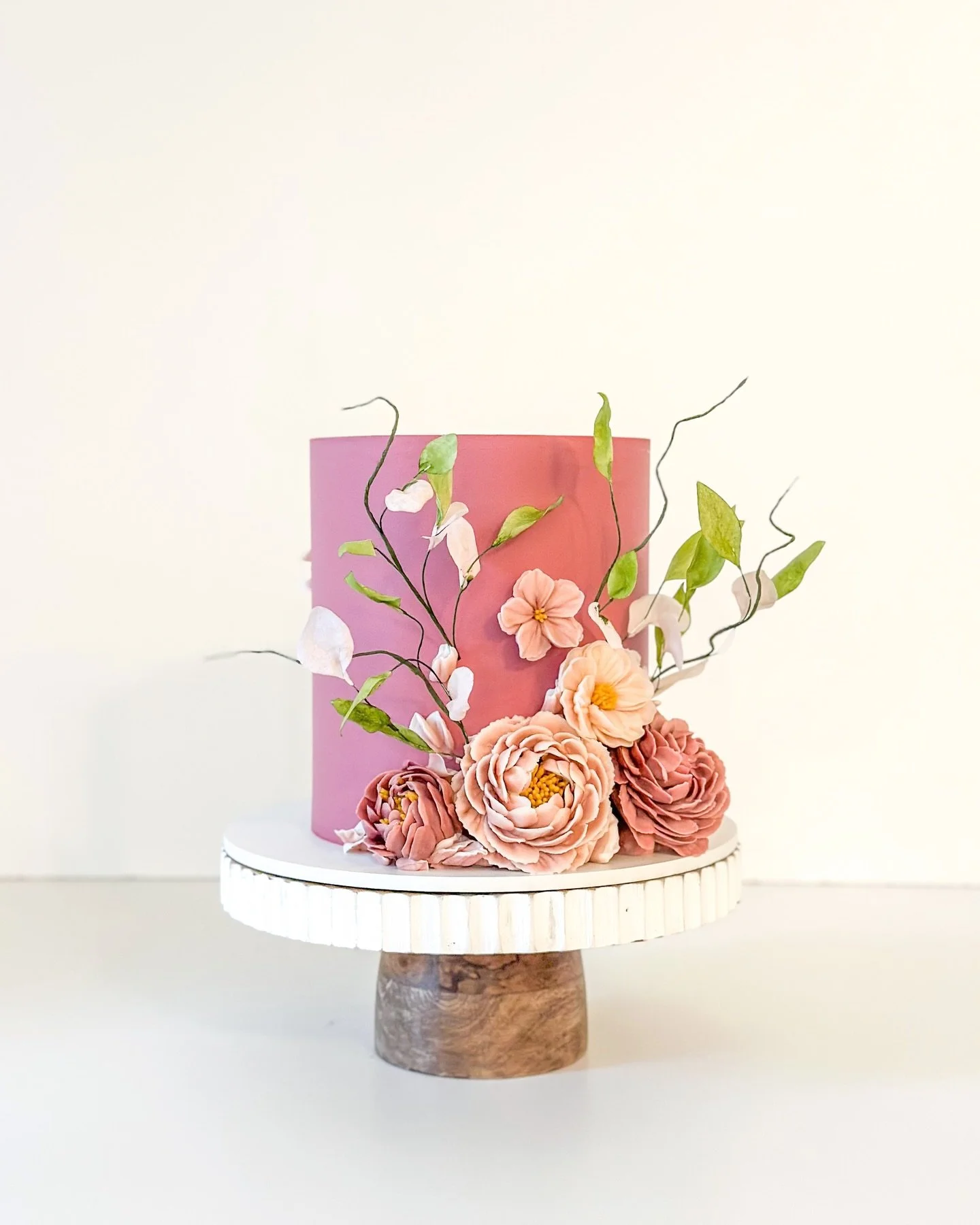 For a special 50th birthday 🌸

Craft Flavor: Black &amp; White

#sandiegowedding #socalwedding #connorscraftcakes #luxuryweddingcakes #buttercreamflowers