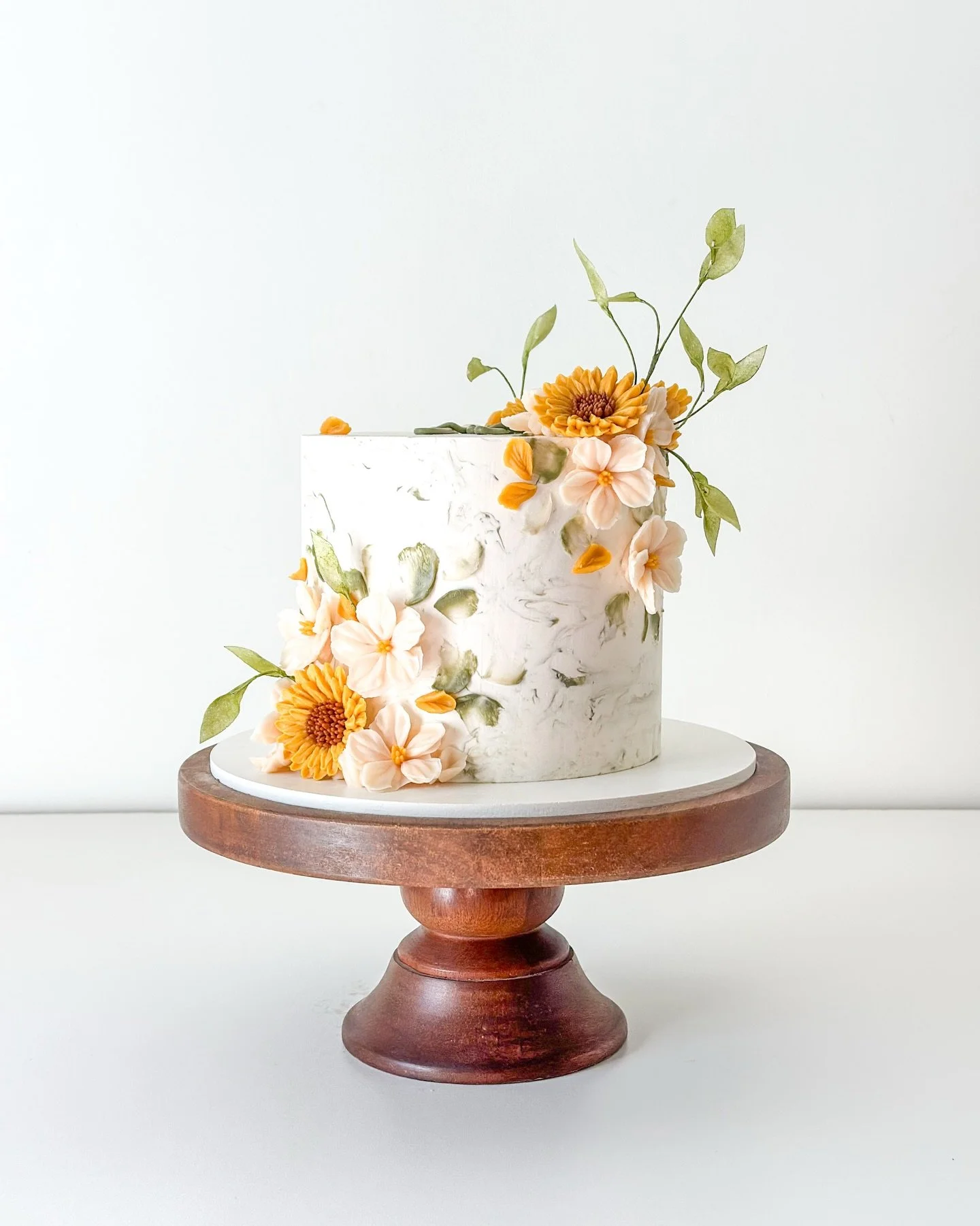 Happy Birthday to Grandma Juju! 🌻 

Craft Flavor: Amaretto Blackberry 

#sandiegocakes #buttercreamflowers #waferpaper #weddingcake #connorscraftcakes