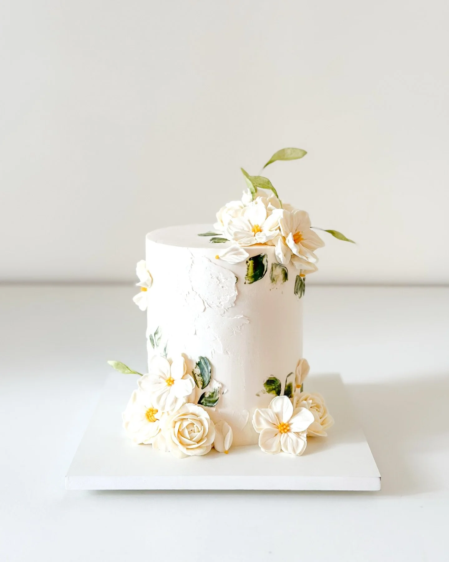 An anniversary mini for Alexa + Mason 🤍🌱

Craft Flavor: Amaretto Blackberry

#sandiegowedding #weddingcake #socalwedding