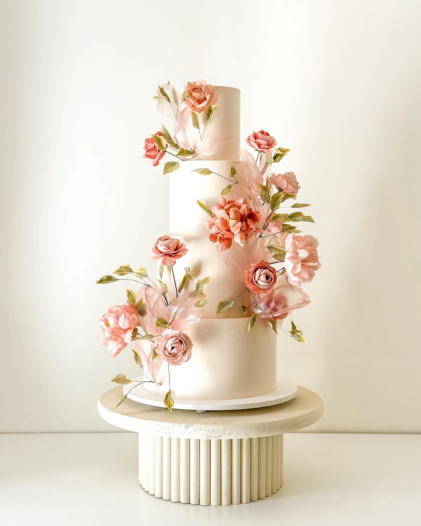 For Megan + John 🌸🪴

Craft Flavors: Espresso Hazelnut Praline + Amaretto Blackberry

#sandiegowedding #weddingcake #waferpaperflowers #sandiegocakes #connorscraftcakes