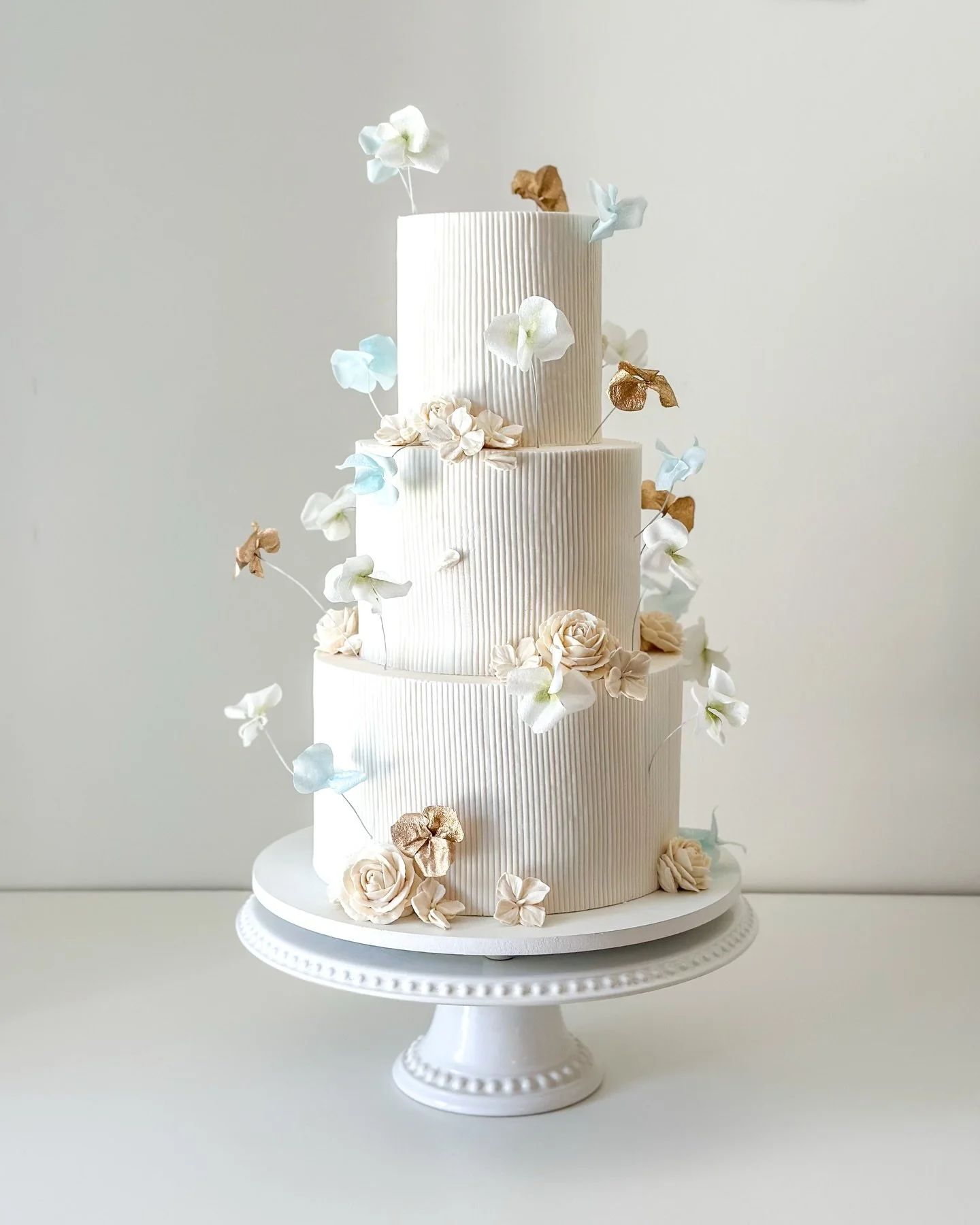 For Vi + Justin 🩵🤍💛

Craft Flavors: Vanilla Bean + Black &amp; White + Brown Butter Caramel

#sandiegocakes #weddingcake #sandiegowedding #waferpaperflowers #connorscraftcakes