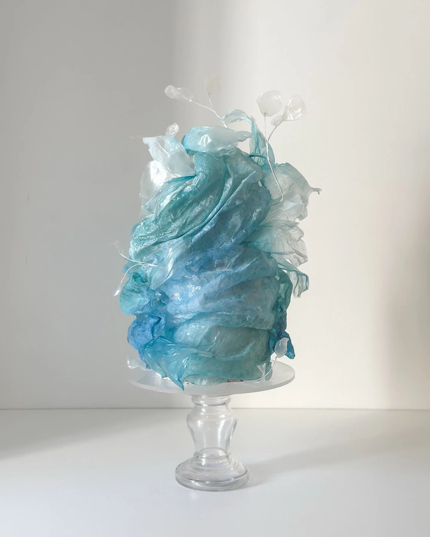 Where a symphony of fluidity, chaos, and grace collide 🌊

Craft Flavor: Anime

This design was heavily influenced by the master texturalist @jasmineraecakes ✨

#sandiegoweddings #oceaniccake #oceancake #luxuryweddingcake weddingcake cakeartist cakes