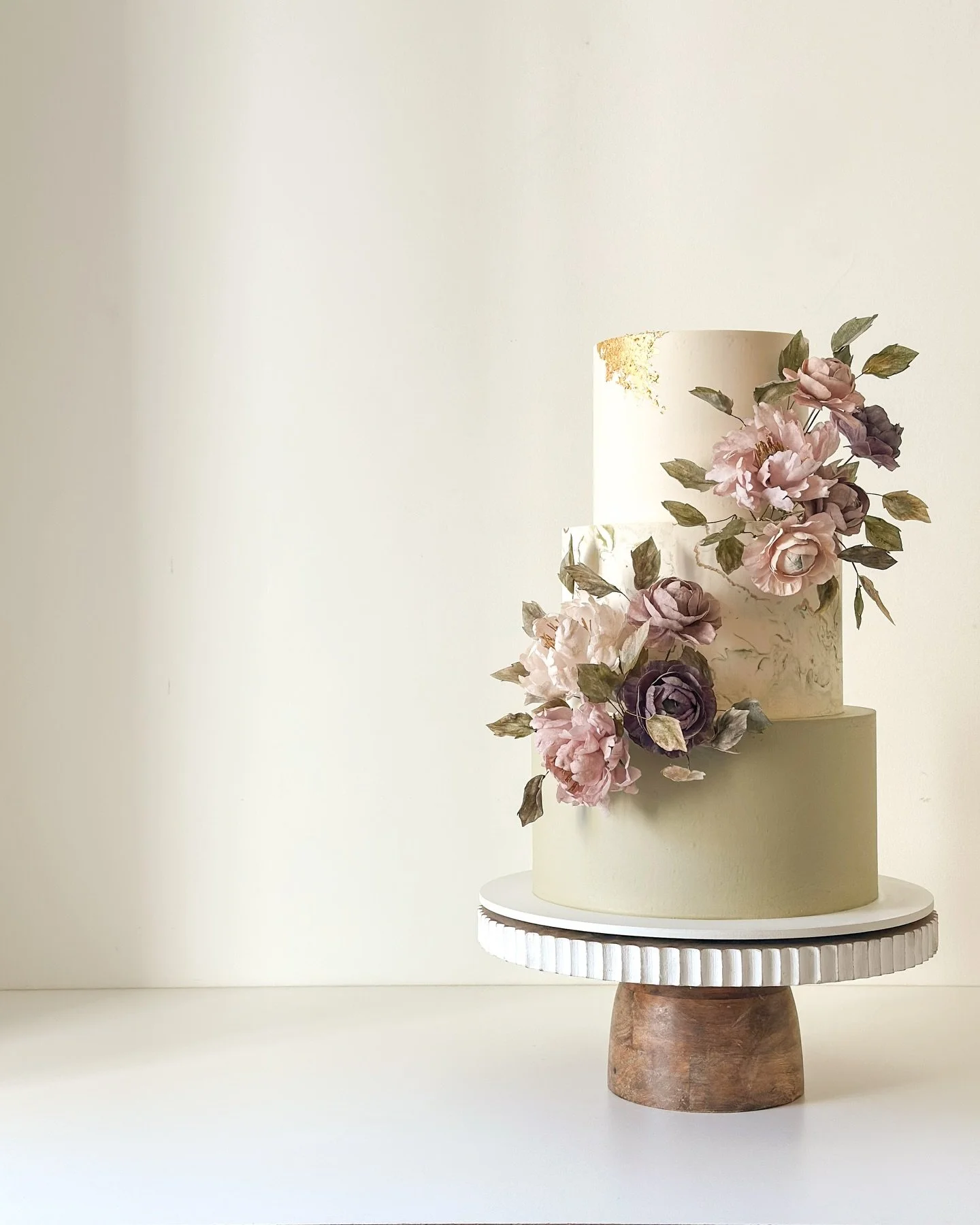 A grounded autumnal cake, ignoring the tropical storm that brought rain to the wedding day. 

Congratulations Tiffany + Richard!