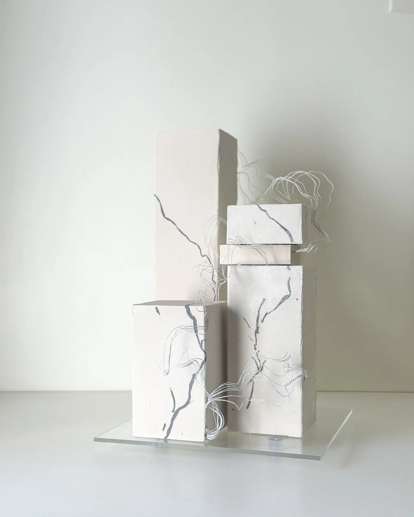 Architectural forms freed by wandering wire. 🏛️

As I&rsquo;m exploring &ldquo;cake as sculpture&rdquo;, I&rsquo;m  increasingly interested in allowing the cake structure itself to do the talking. Geometry that&rsquo;s offset, suspended, interrupted