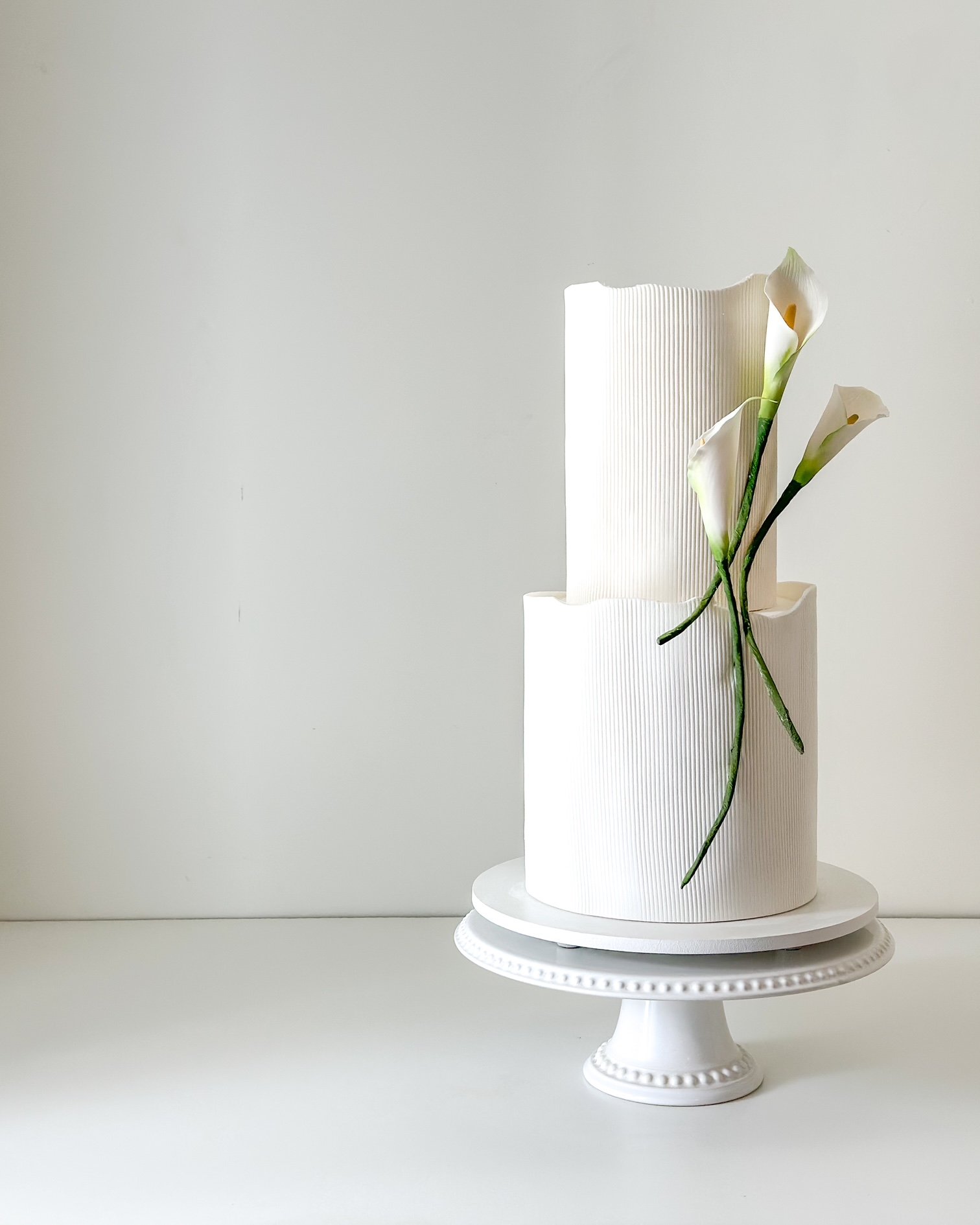 calla lily wedding cake