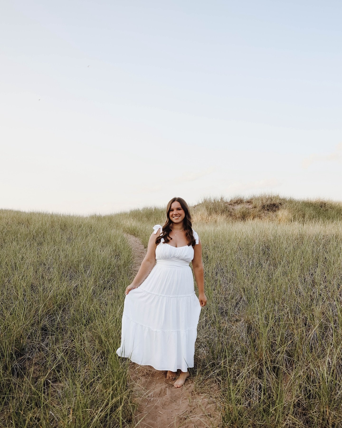 Proof that I&rsquo;m still here and still take pictures 😁 it seems like the algorithm hides posts. But here it is anyways!

Excited for a summer filled with all those beautiful senior faces 🤍