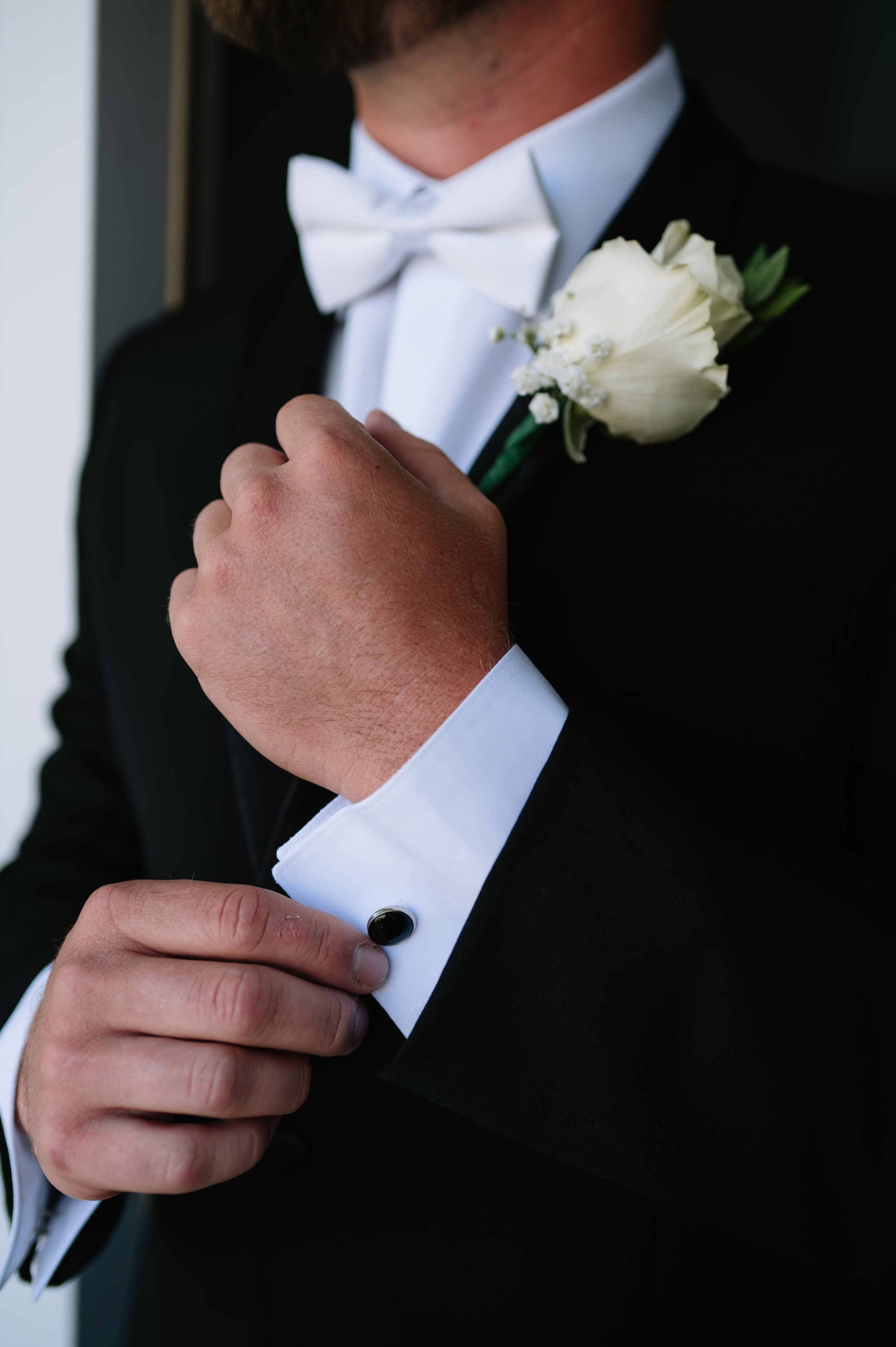 groom detail.jpg