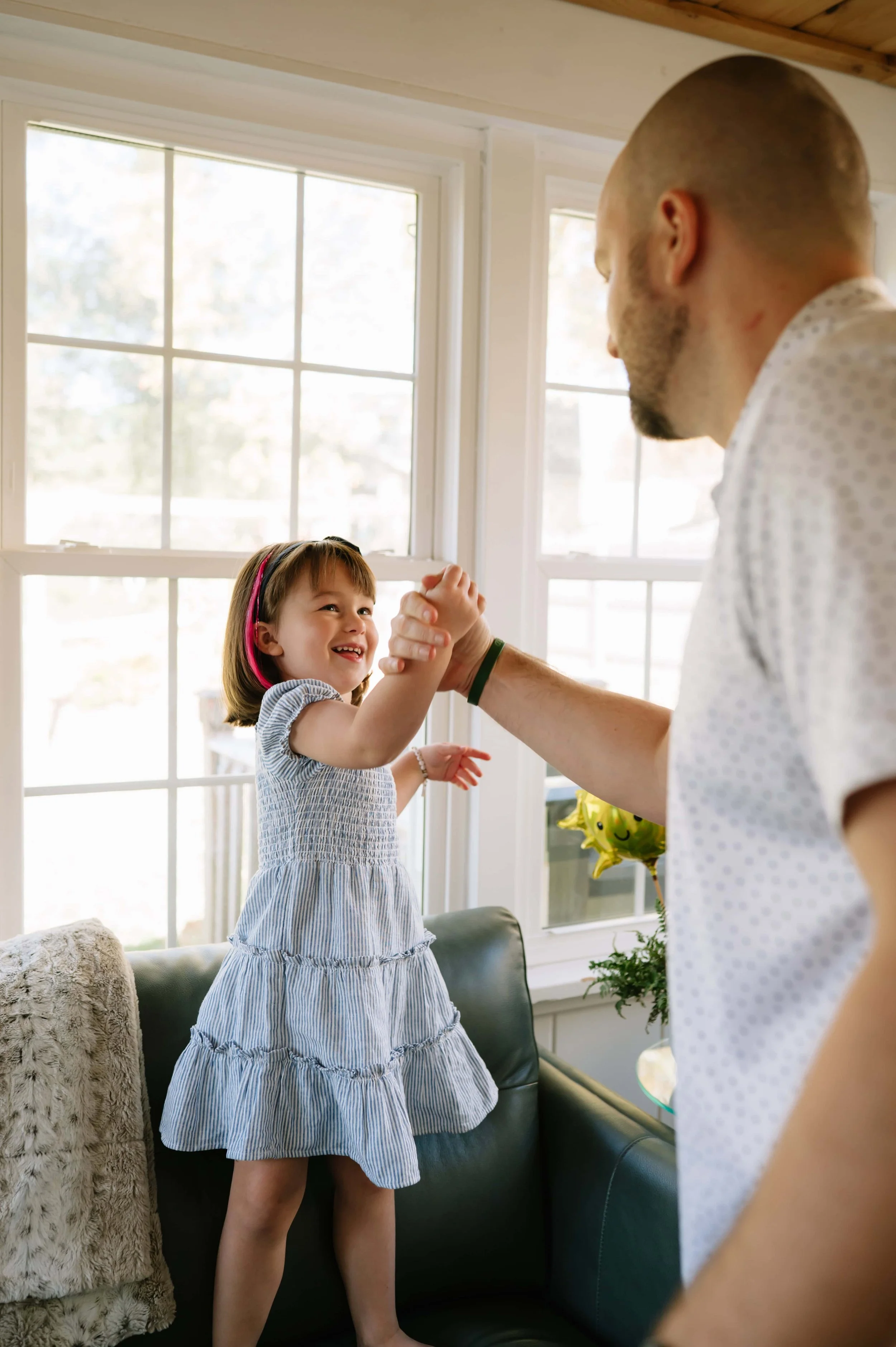 dad and little girl during photography session